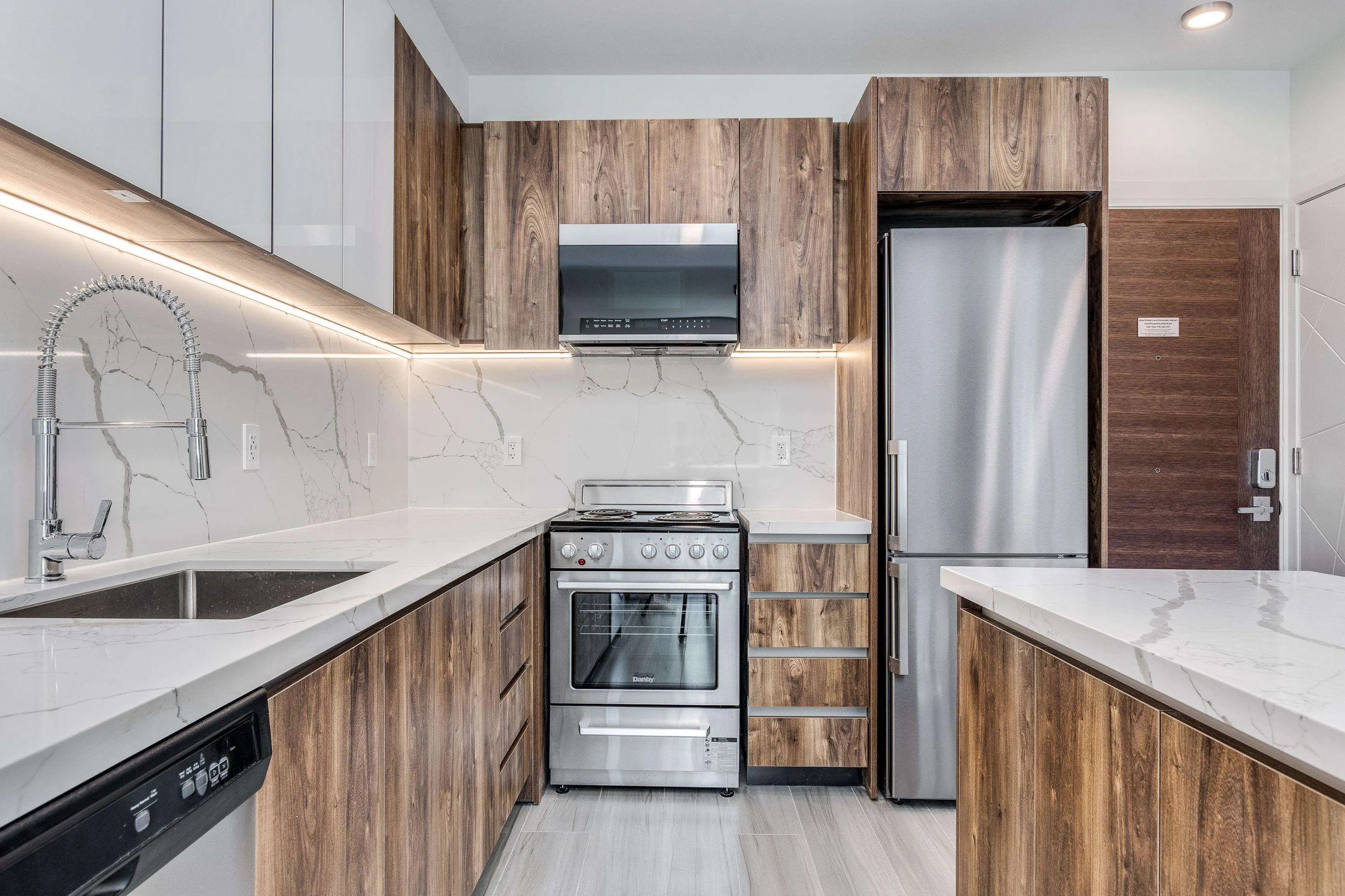 207 - PROMO 1168 Pendrell Street