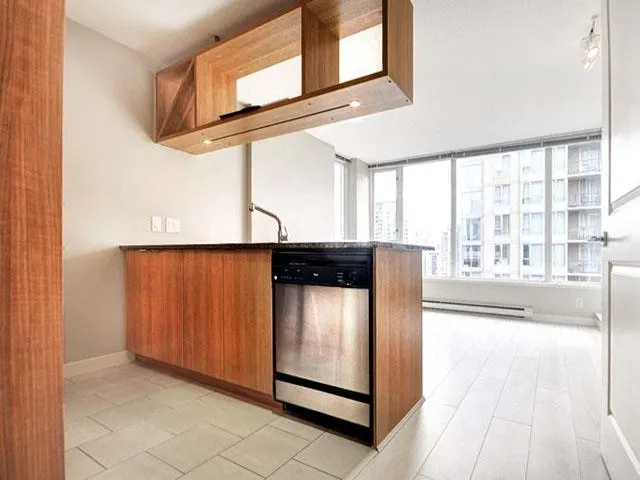 1504 1001 Richards Street