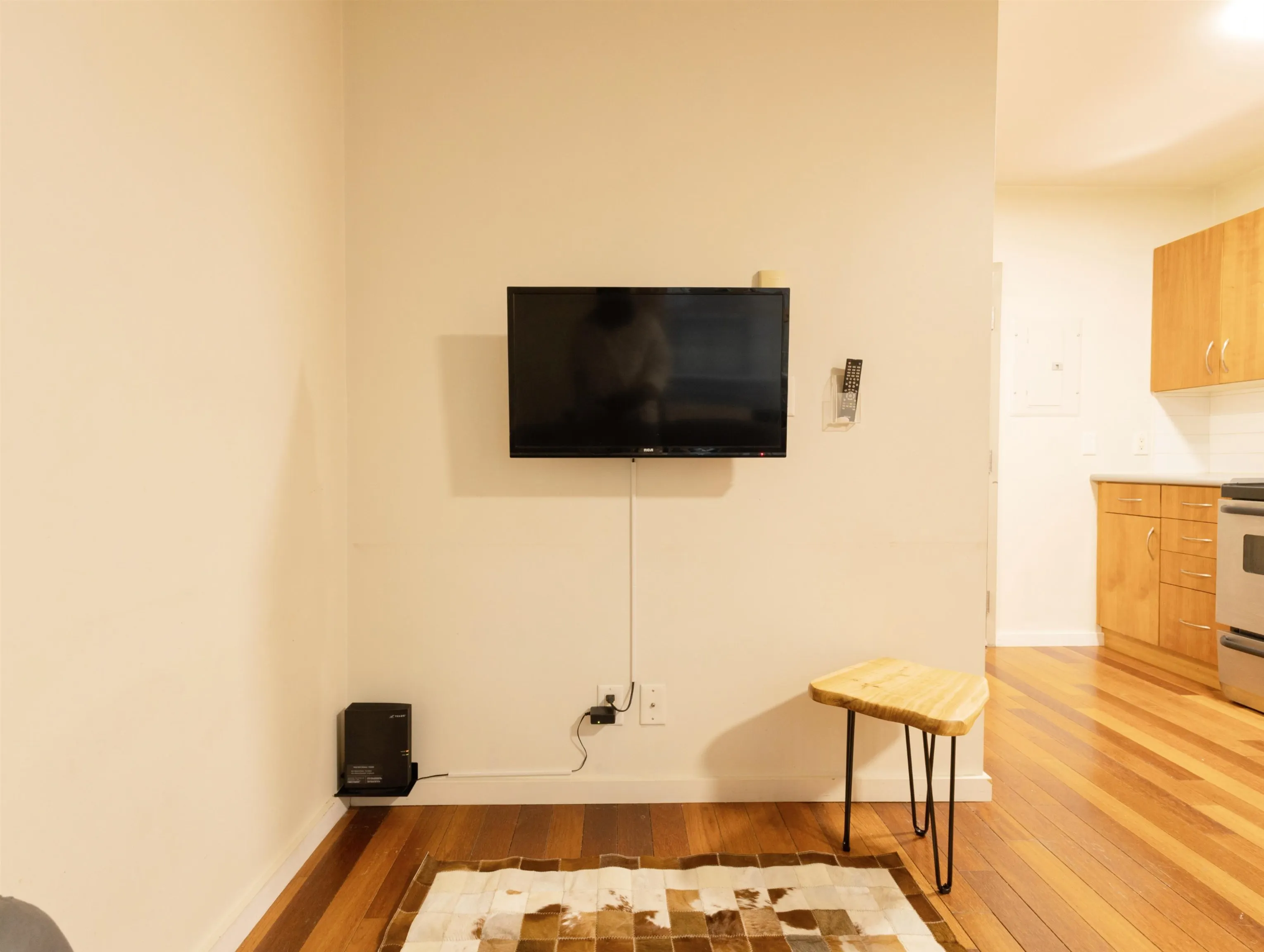 304 -PROMO 440 Richards Street