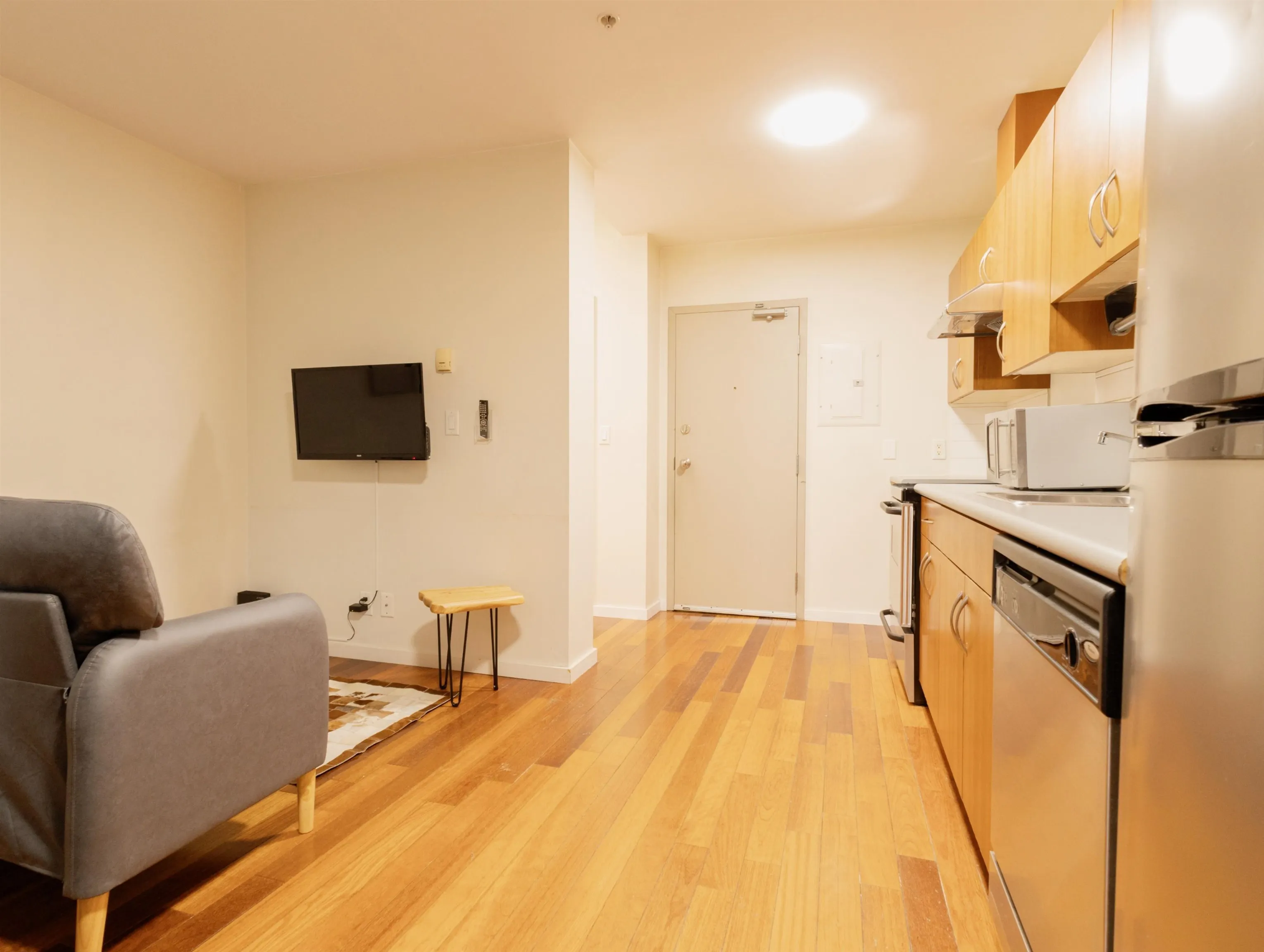 304 -PROMO 440 Richards Street
