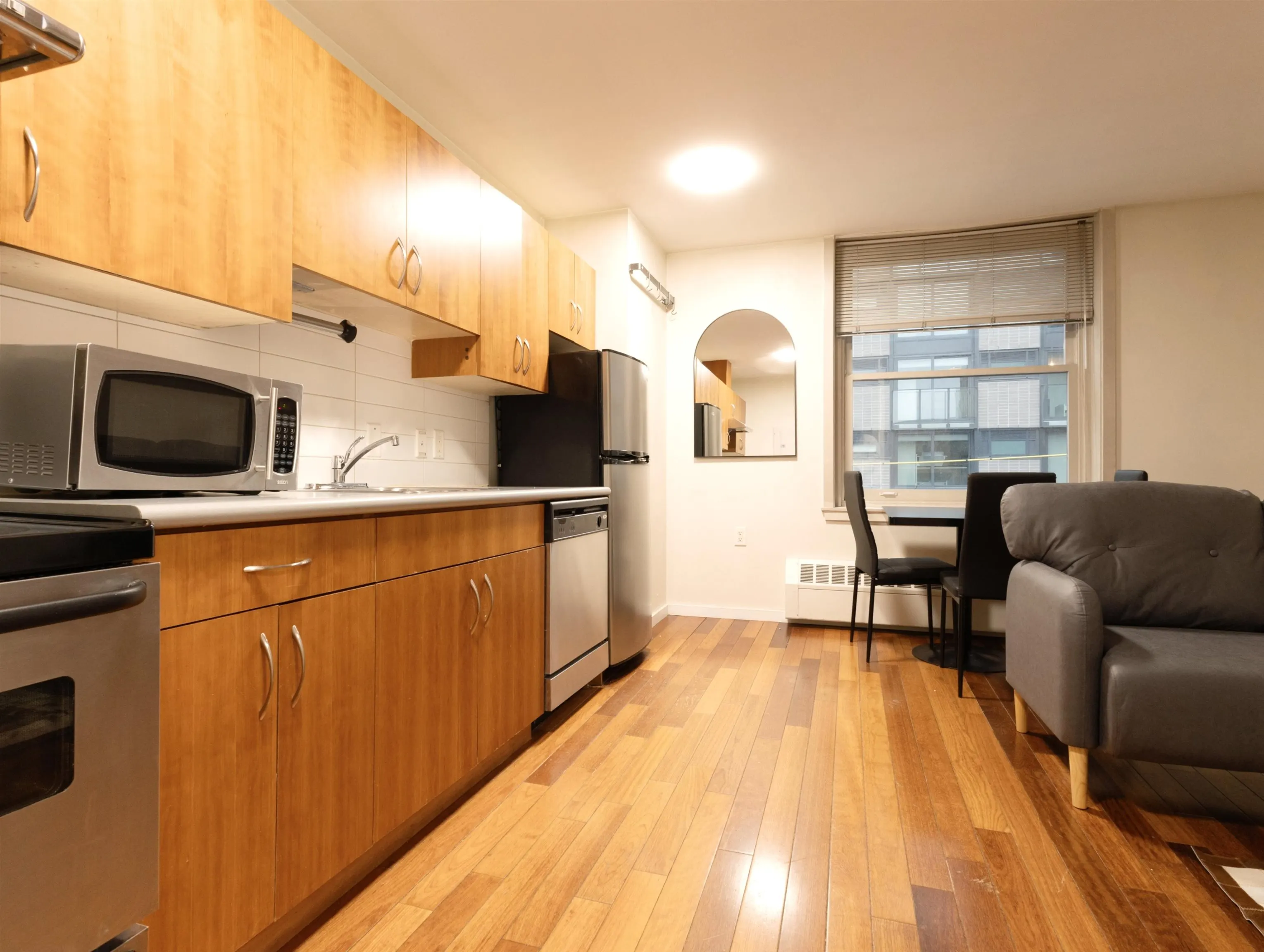 304 -PROMO 440 Richards Street
