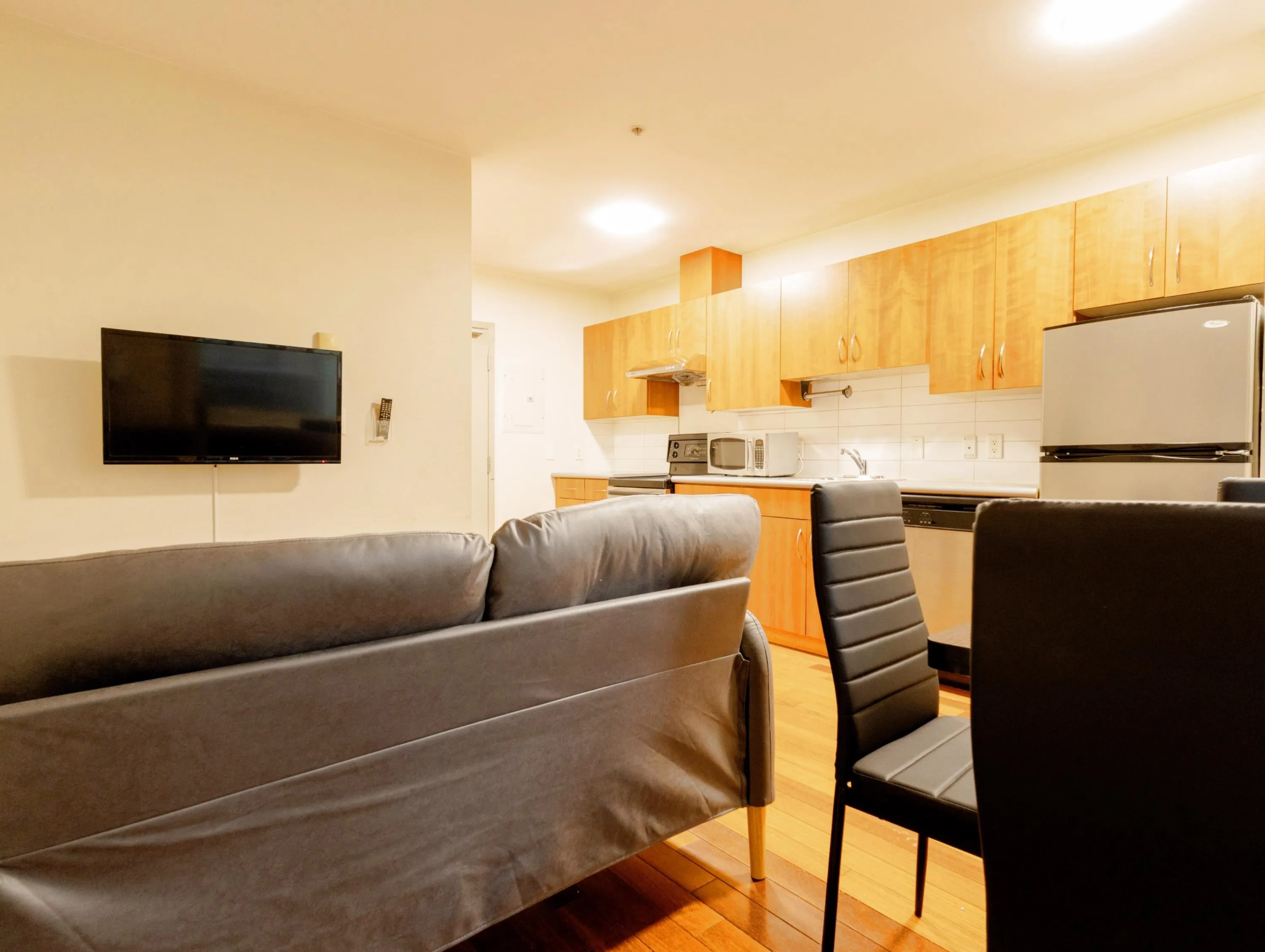 304 -PROMO 440 Richards Street