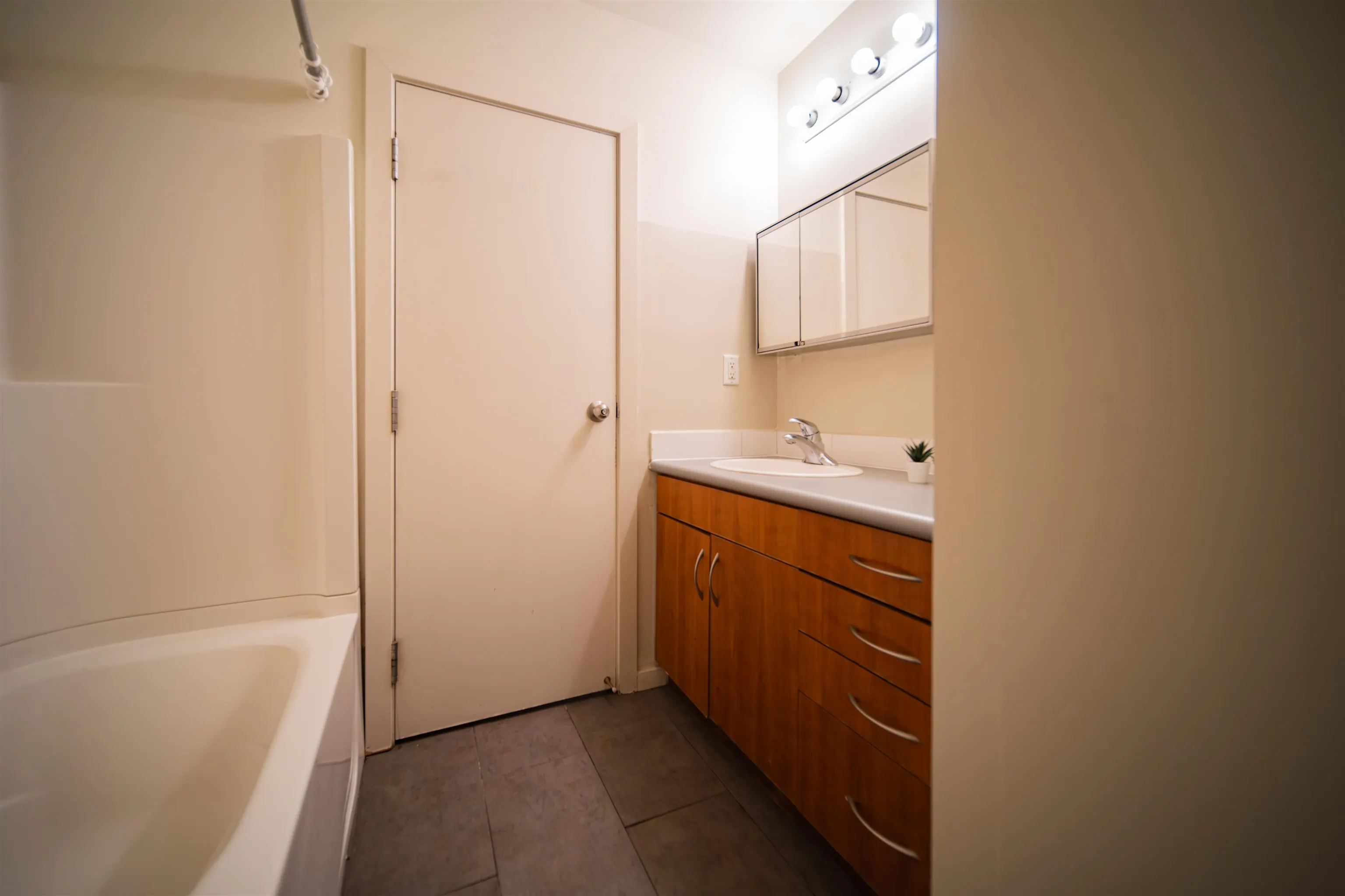 202 -PROMO 440 Richards Street