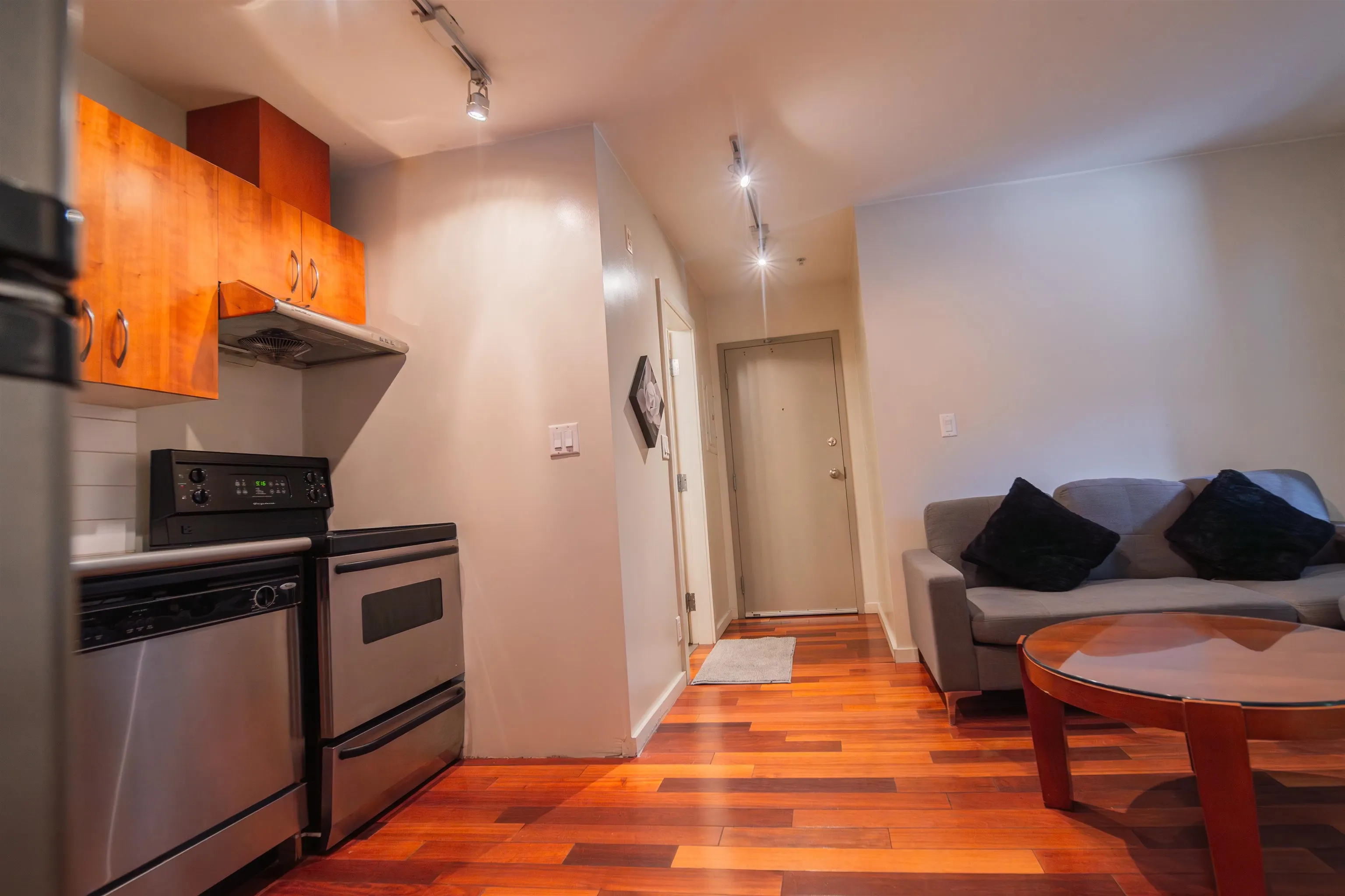 202 -PROMO 440 Richards Street