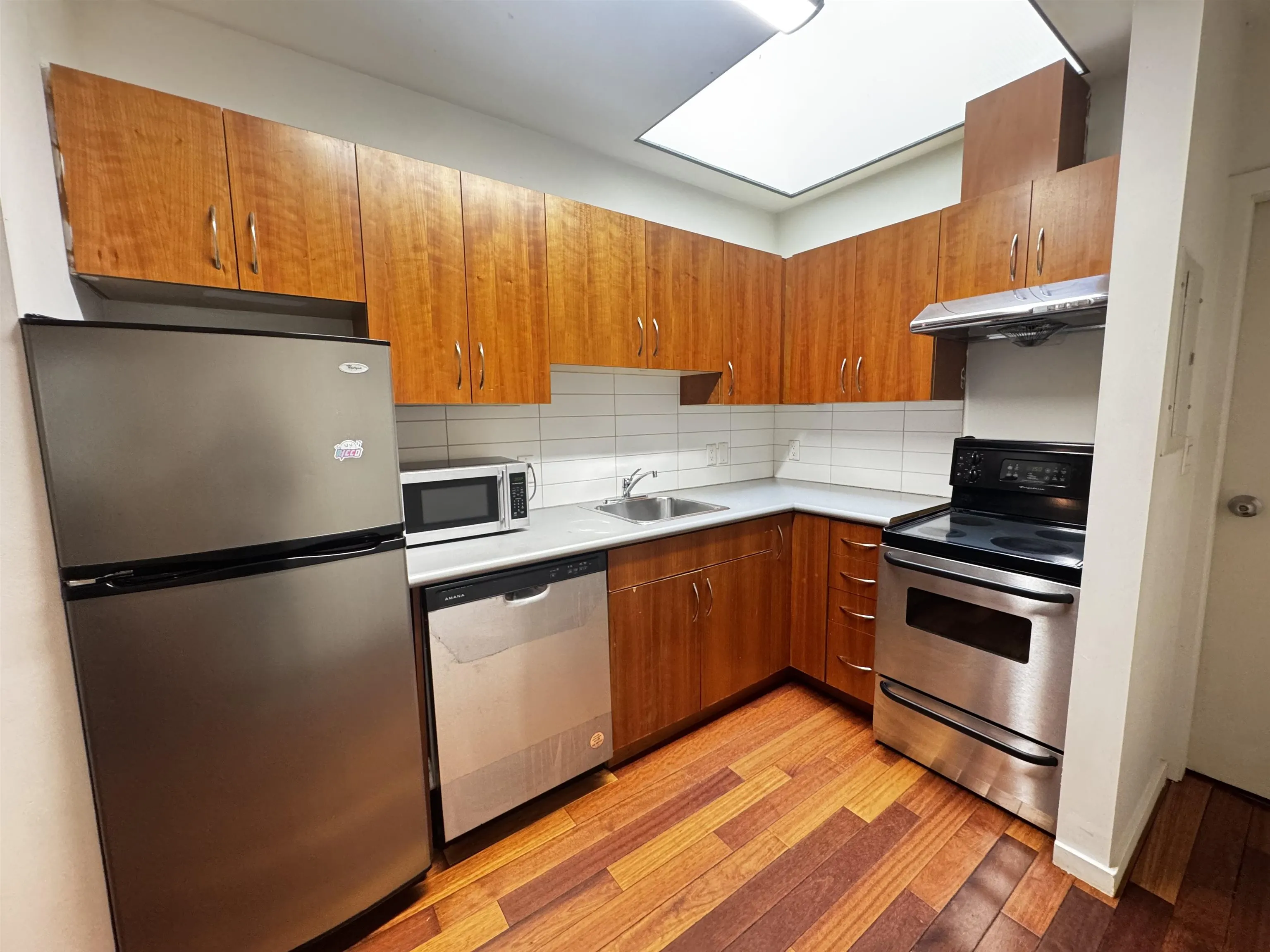 201 - PROMO 440 Richards Street