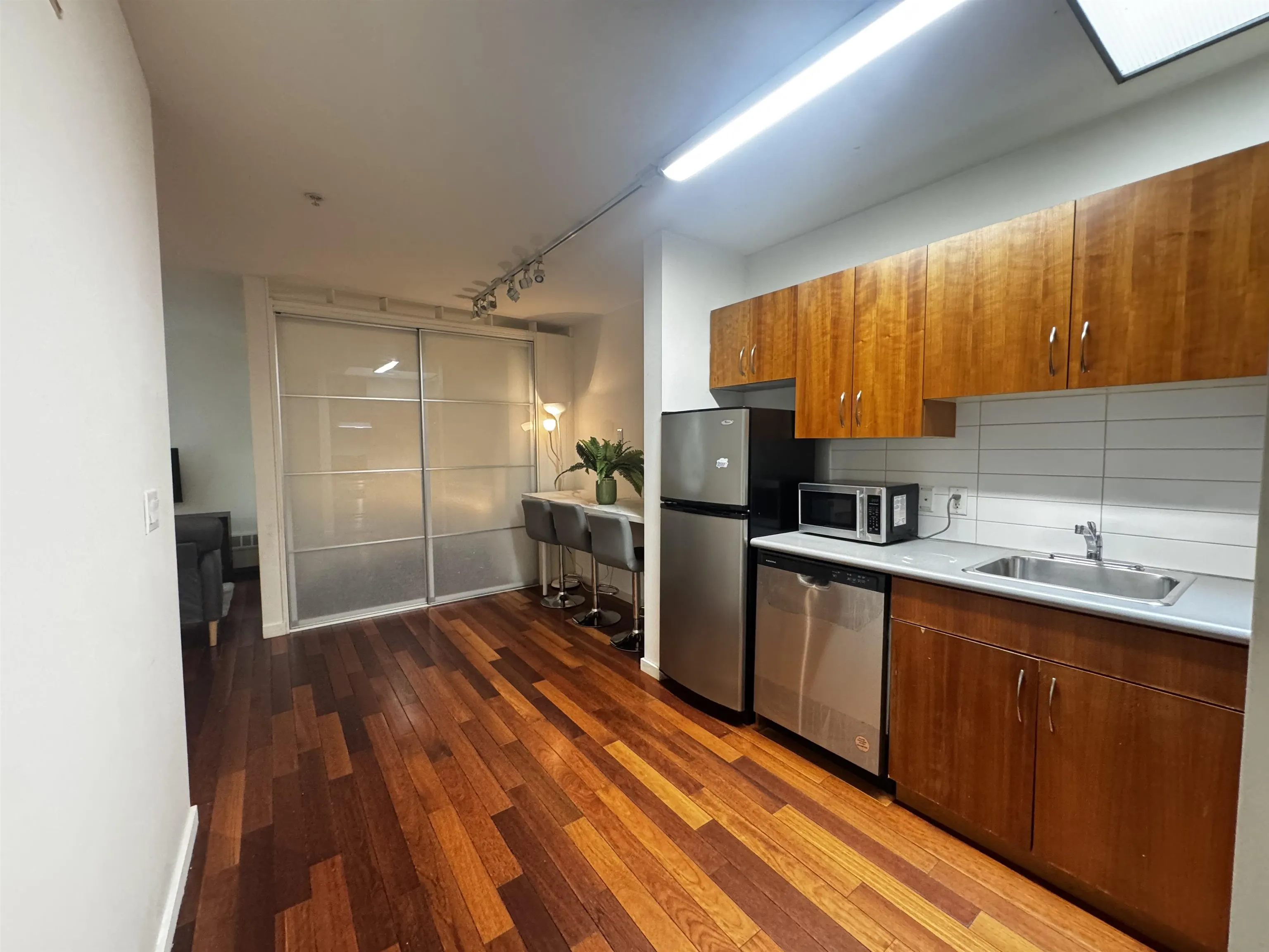 201 - PROMO 440 Richards Street