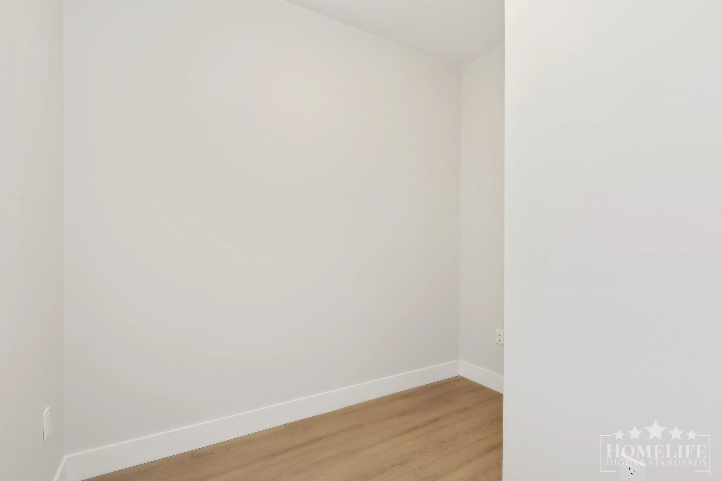 312 14858 60 Avenue