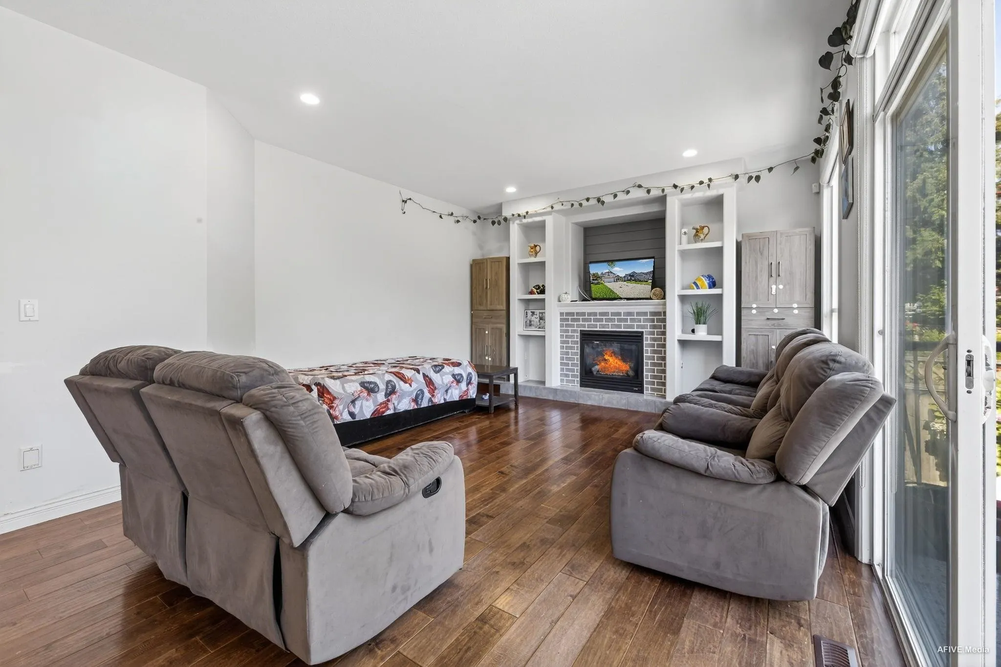 2898 Buffer Crescent