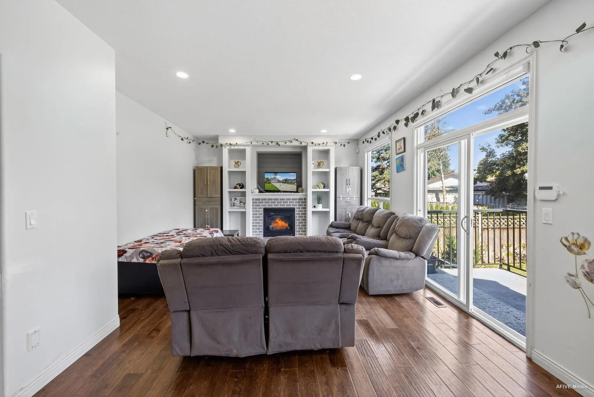 2898 Buffer Crescent