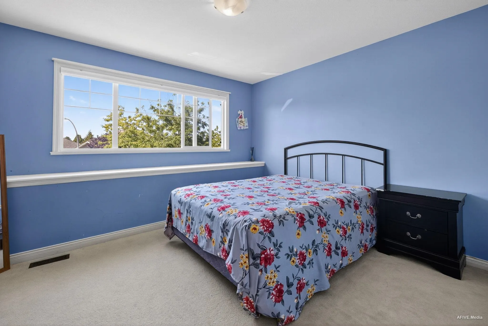 2898 Buffer Crescent
