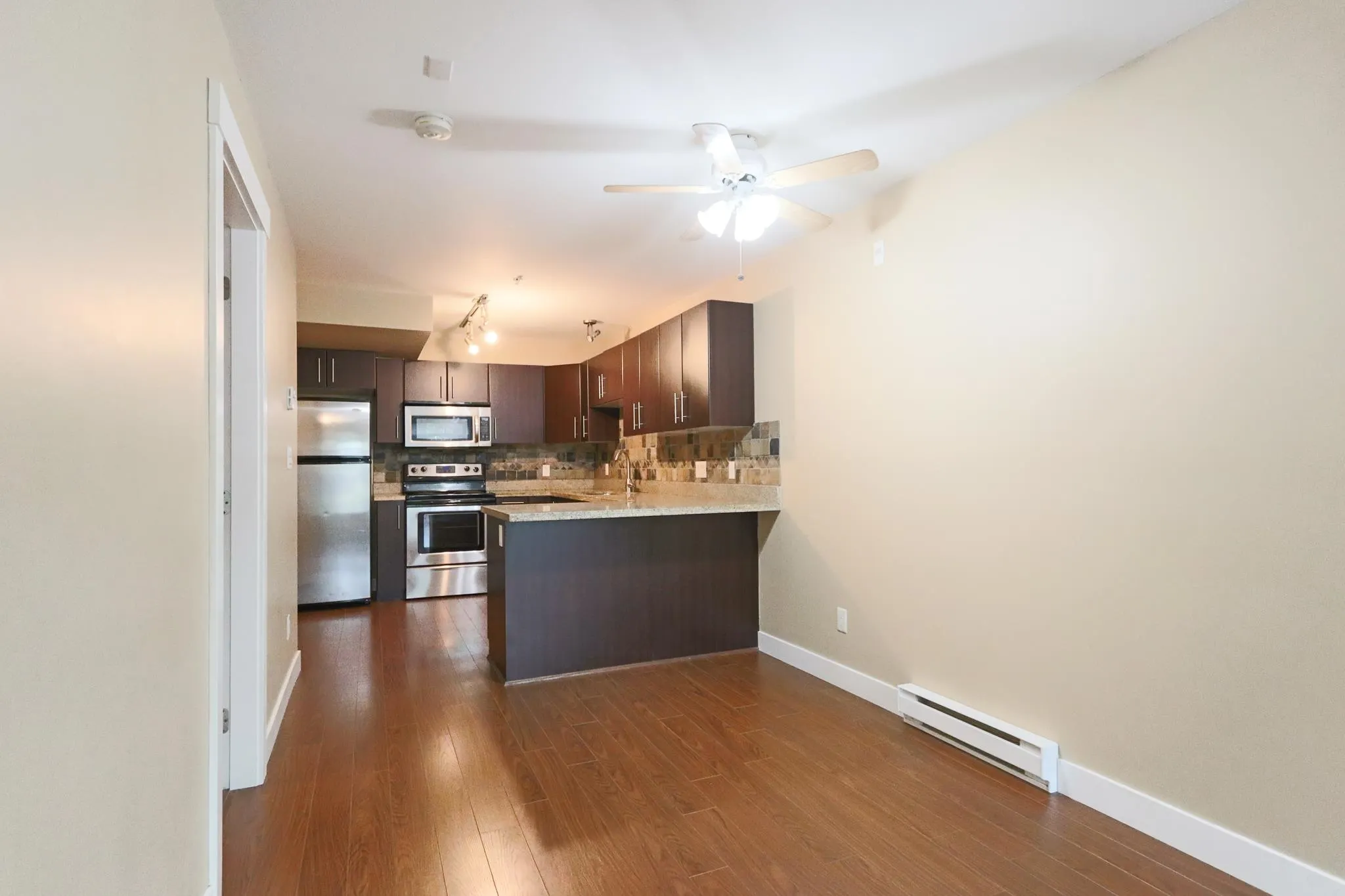 68 7428 14 Avenue