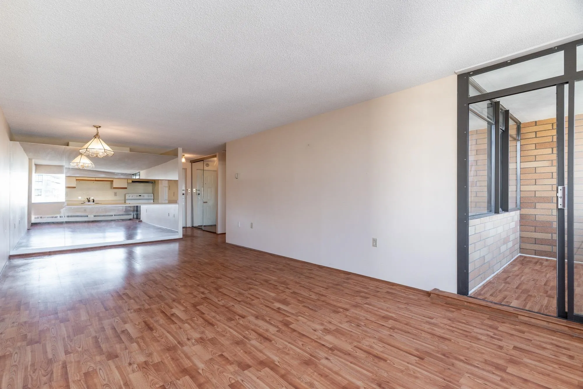 1401 6611 Minoru Boulevard