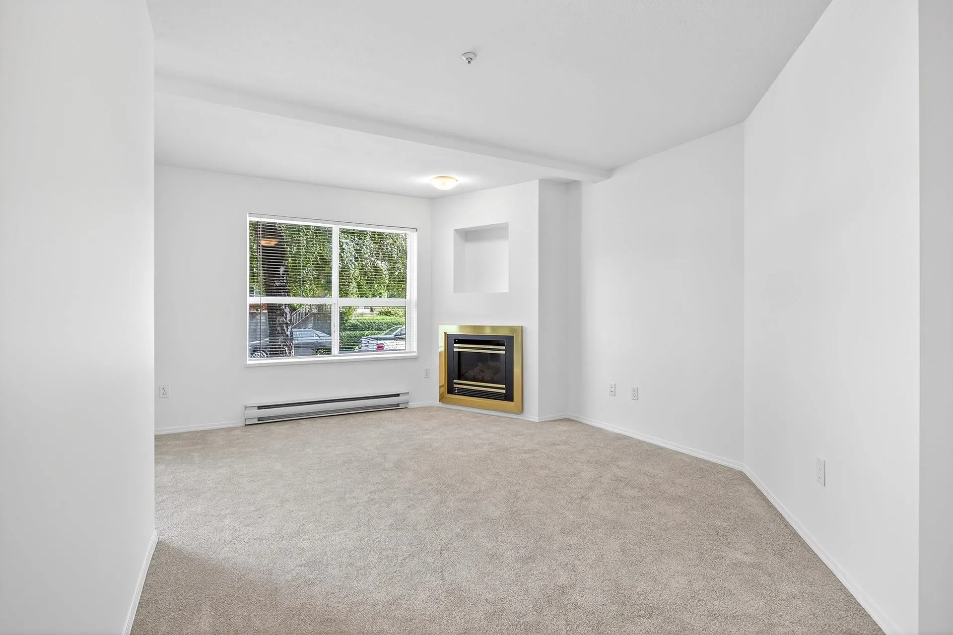 105 2435 Welcher Avenue