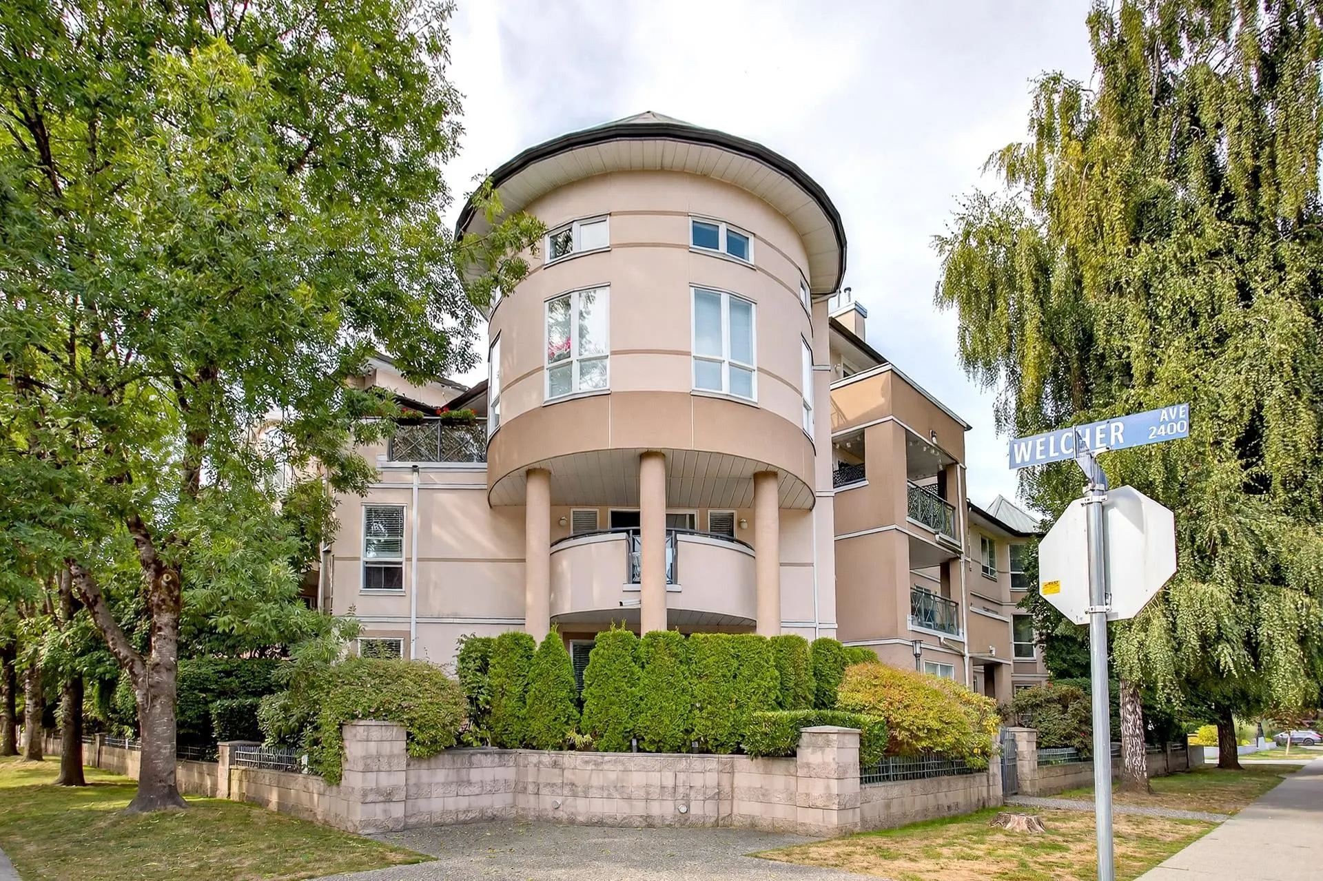 105 2435 Welcher Avenue