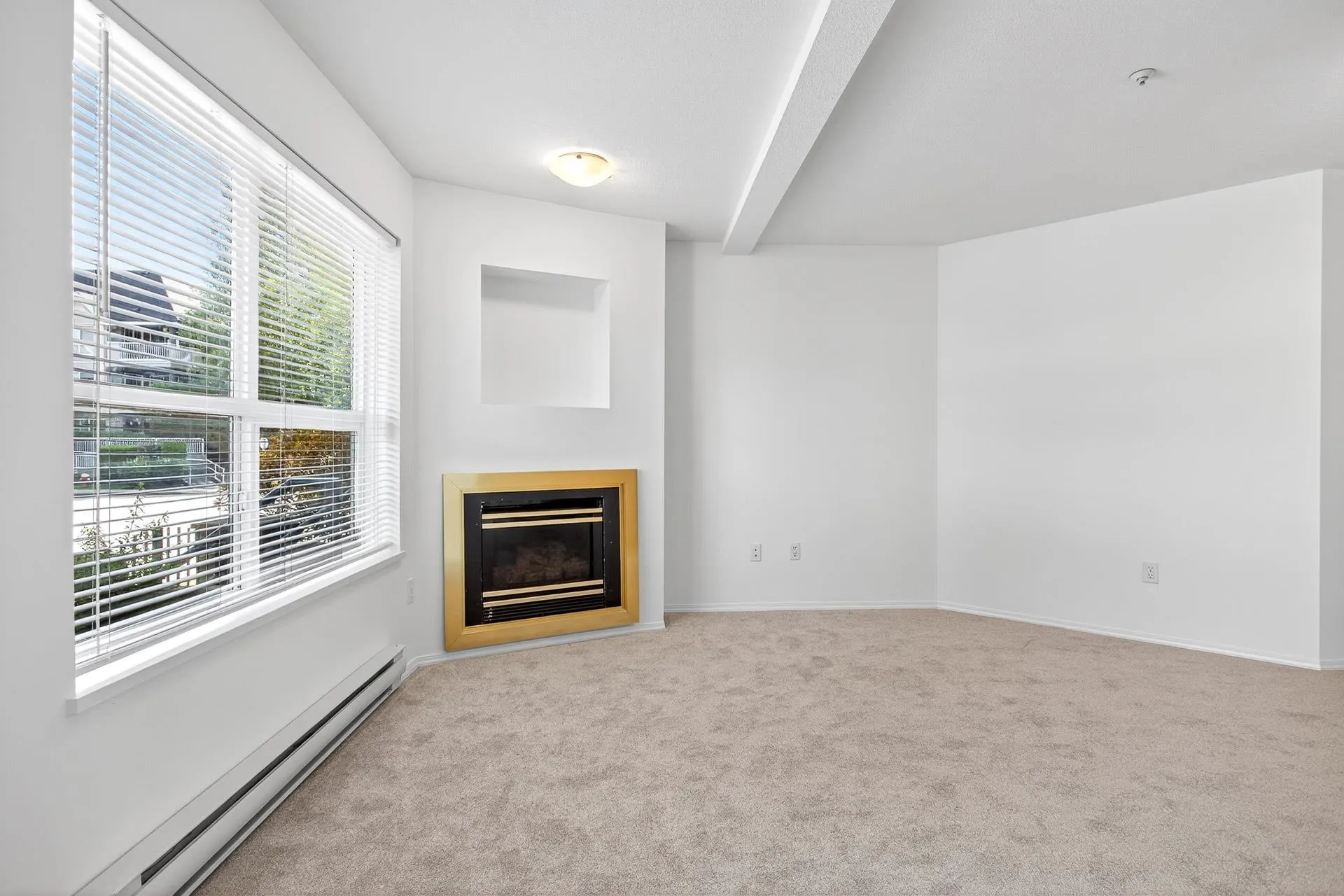 105 2435 Welcher Avenue