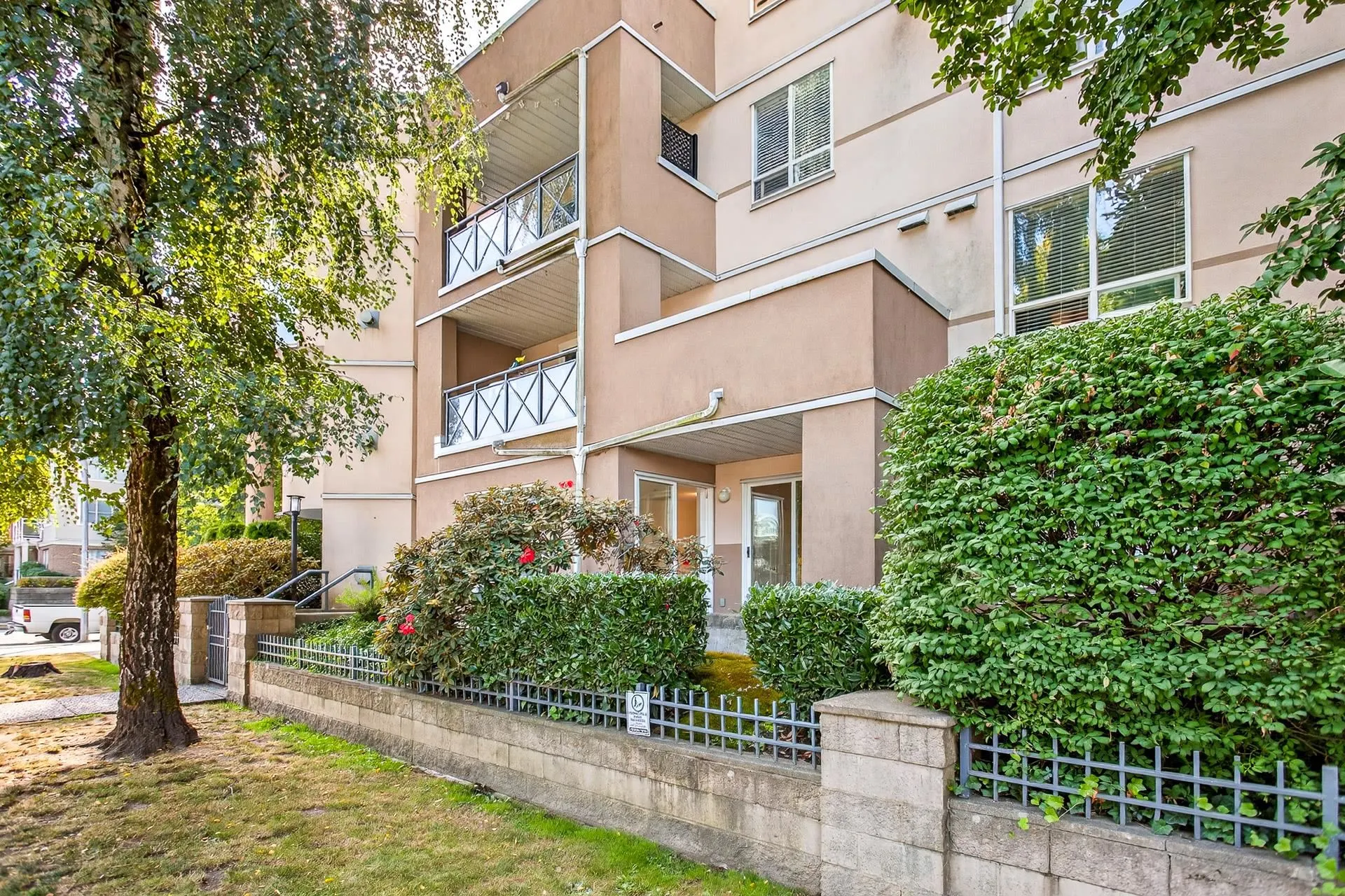 105 2435 Welcher Avenue