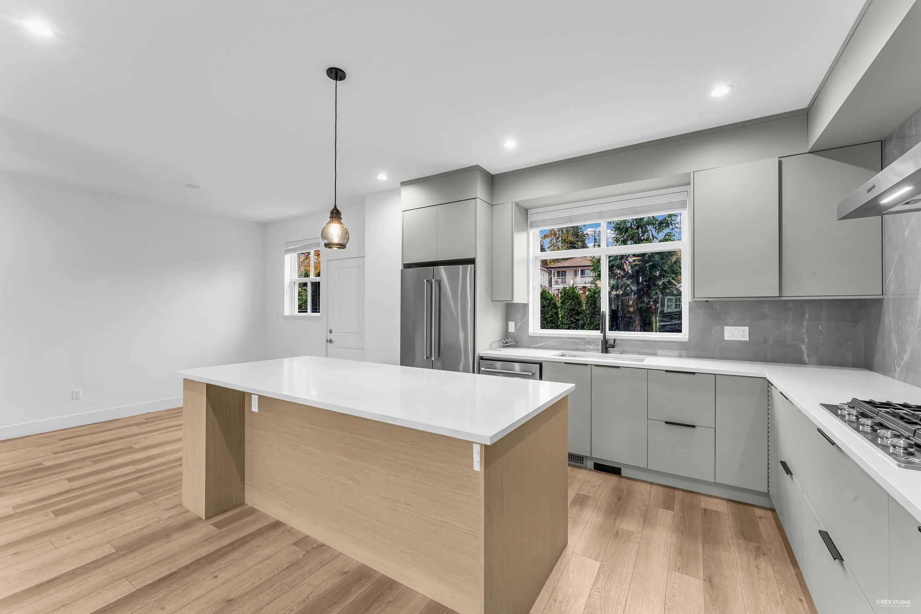 21 10488 124 Street