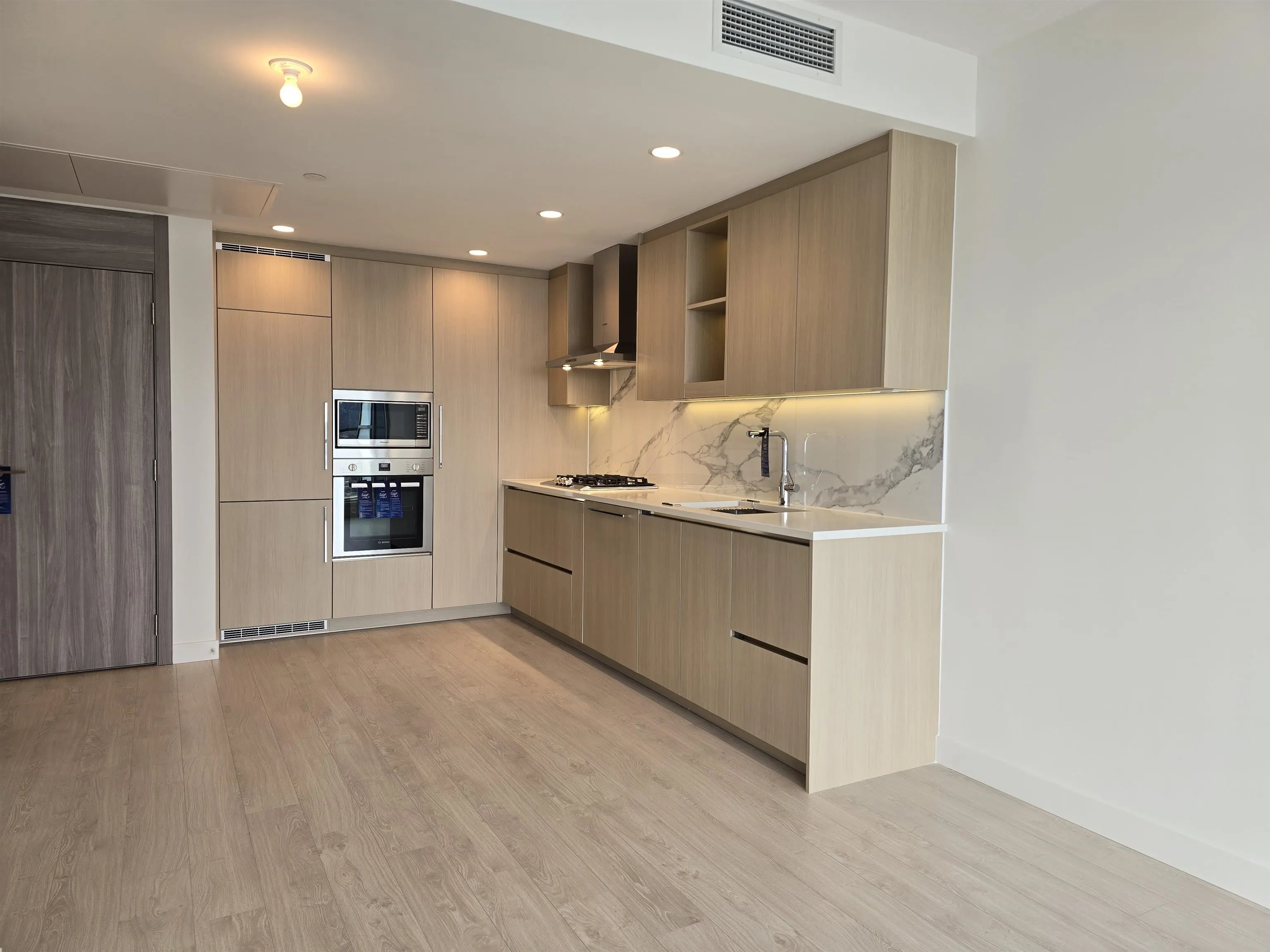 28xx 4890 Lougheed Hwy
