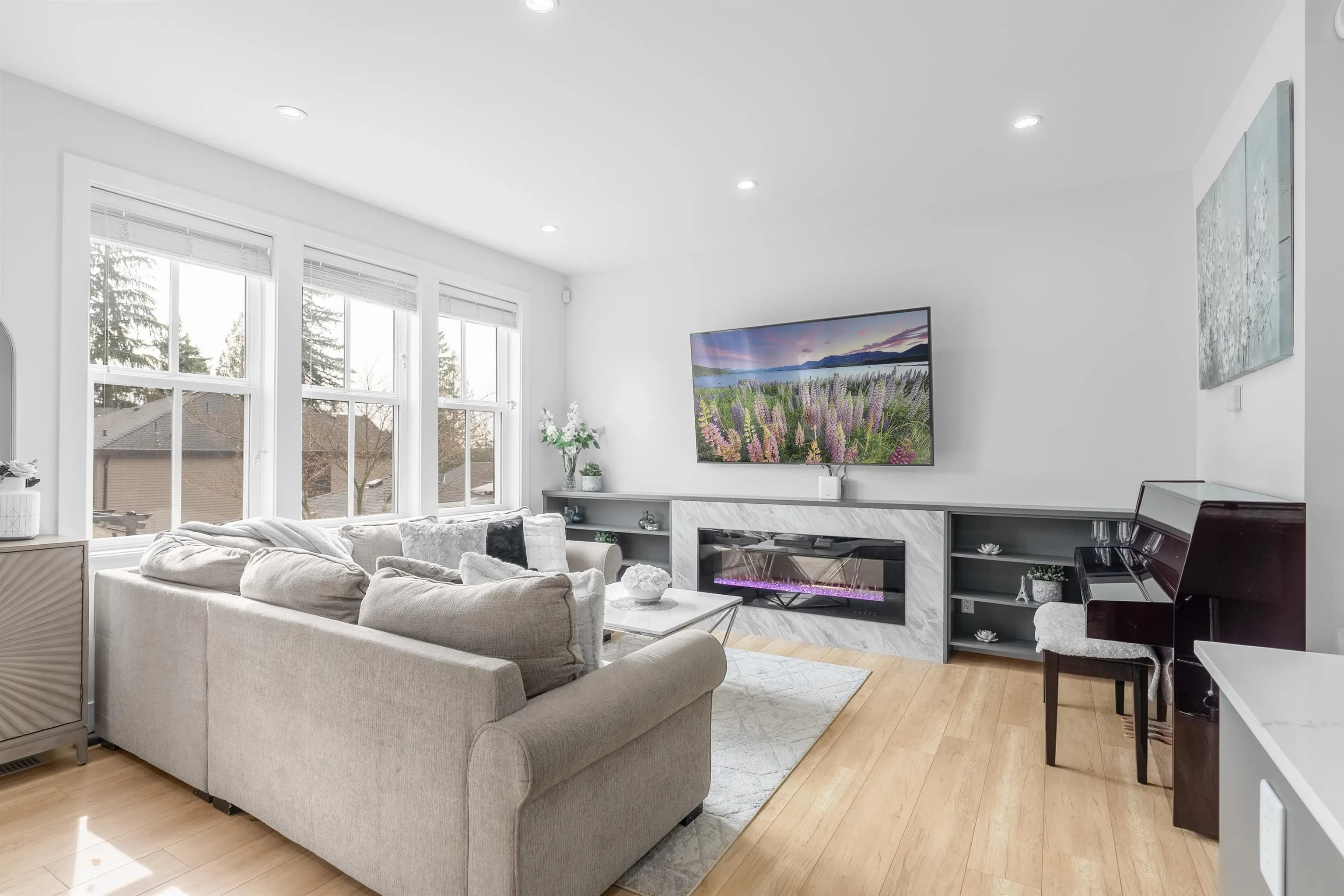 101 3416 Queenston Avenue