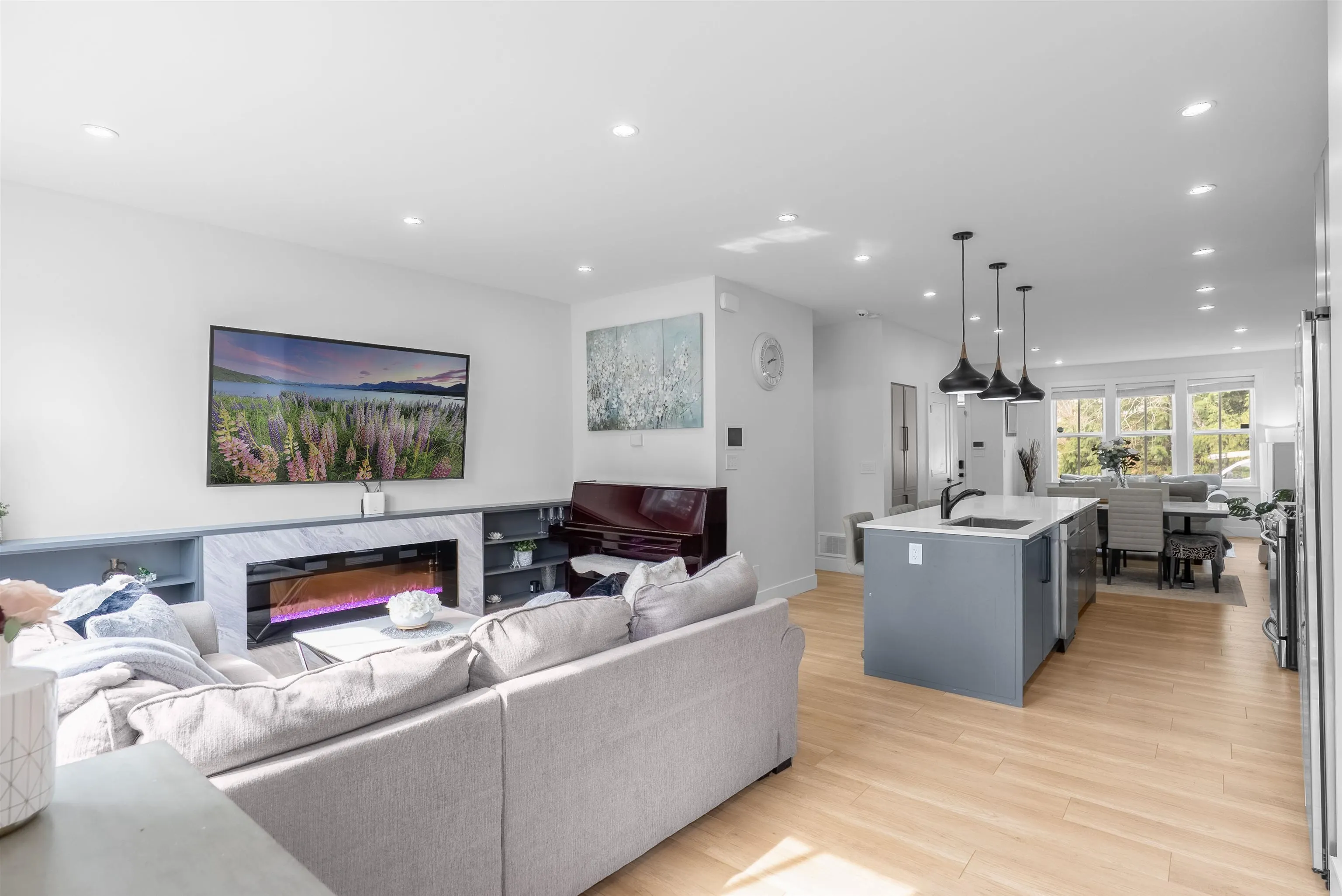 101 3416 Queenston Avenue