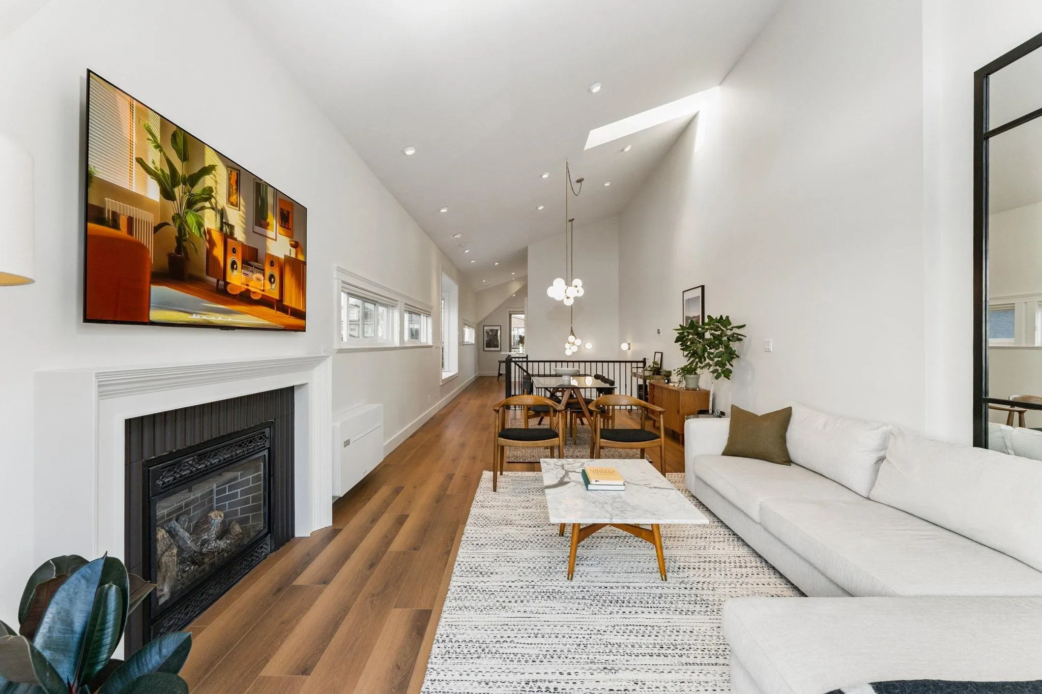 331 E 8th Street