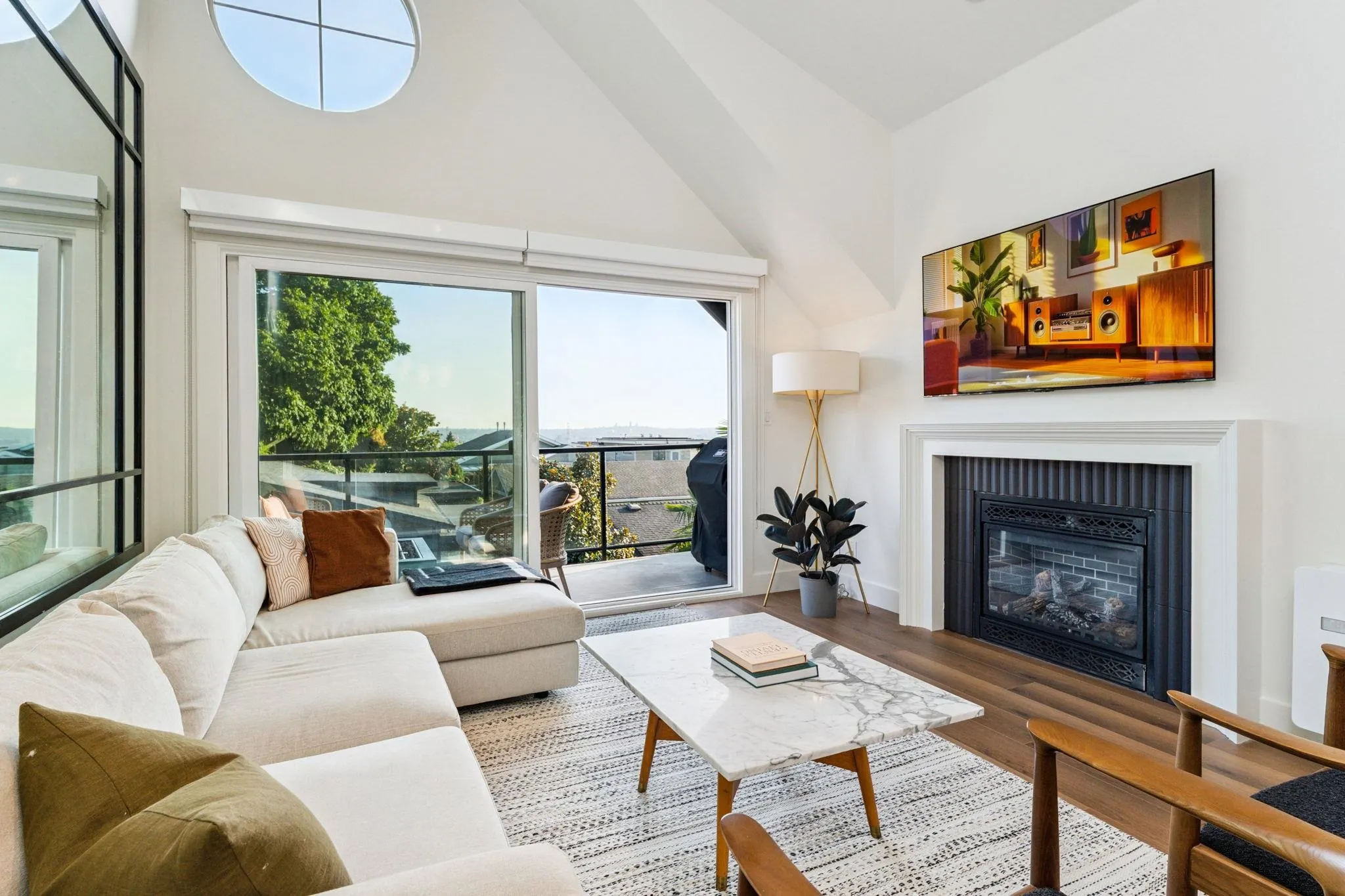331 E 8th Street