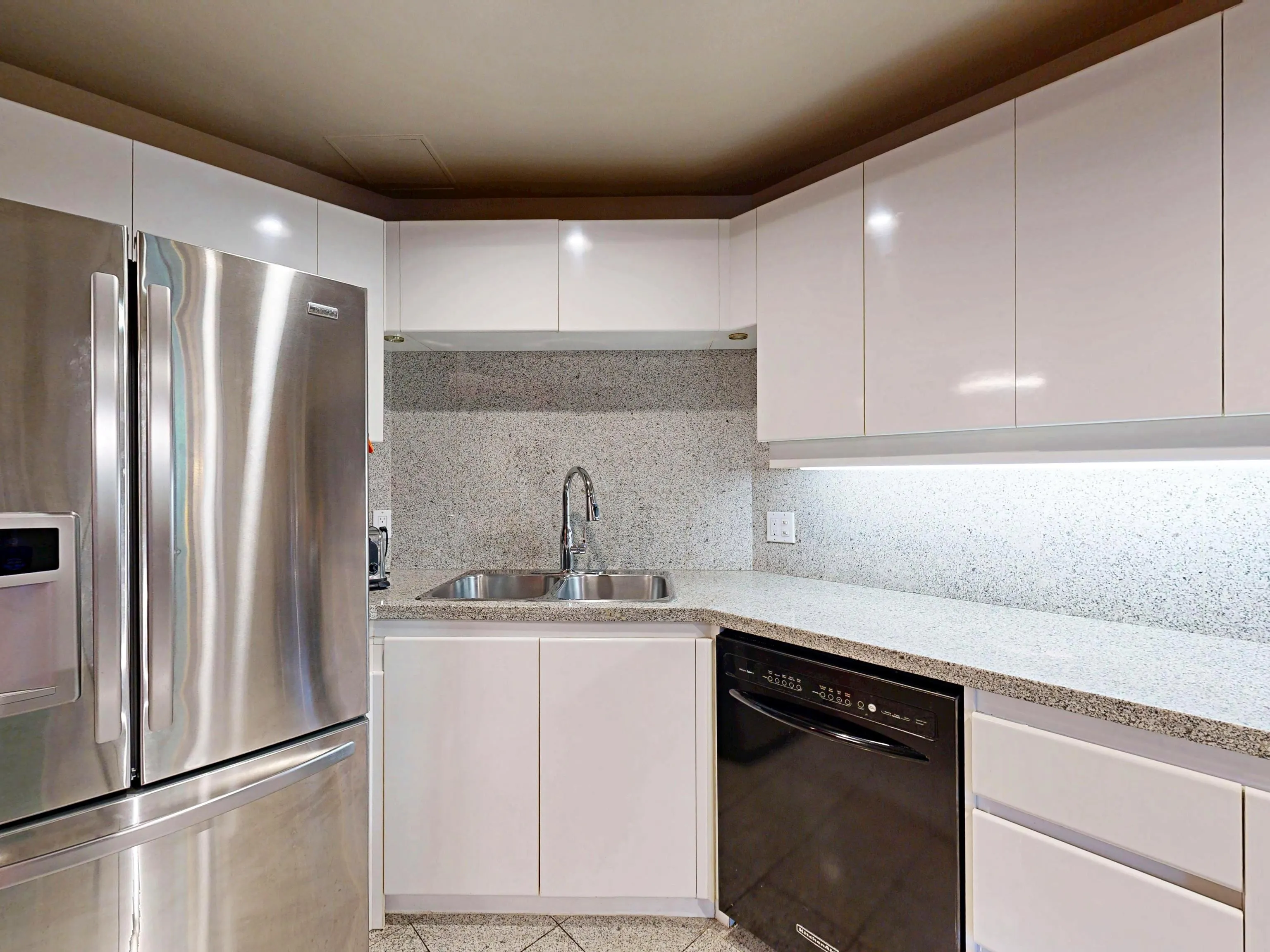 301 1888 Alberni Street