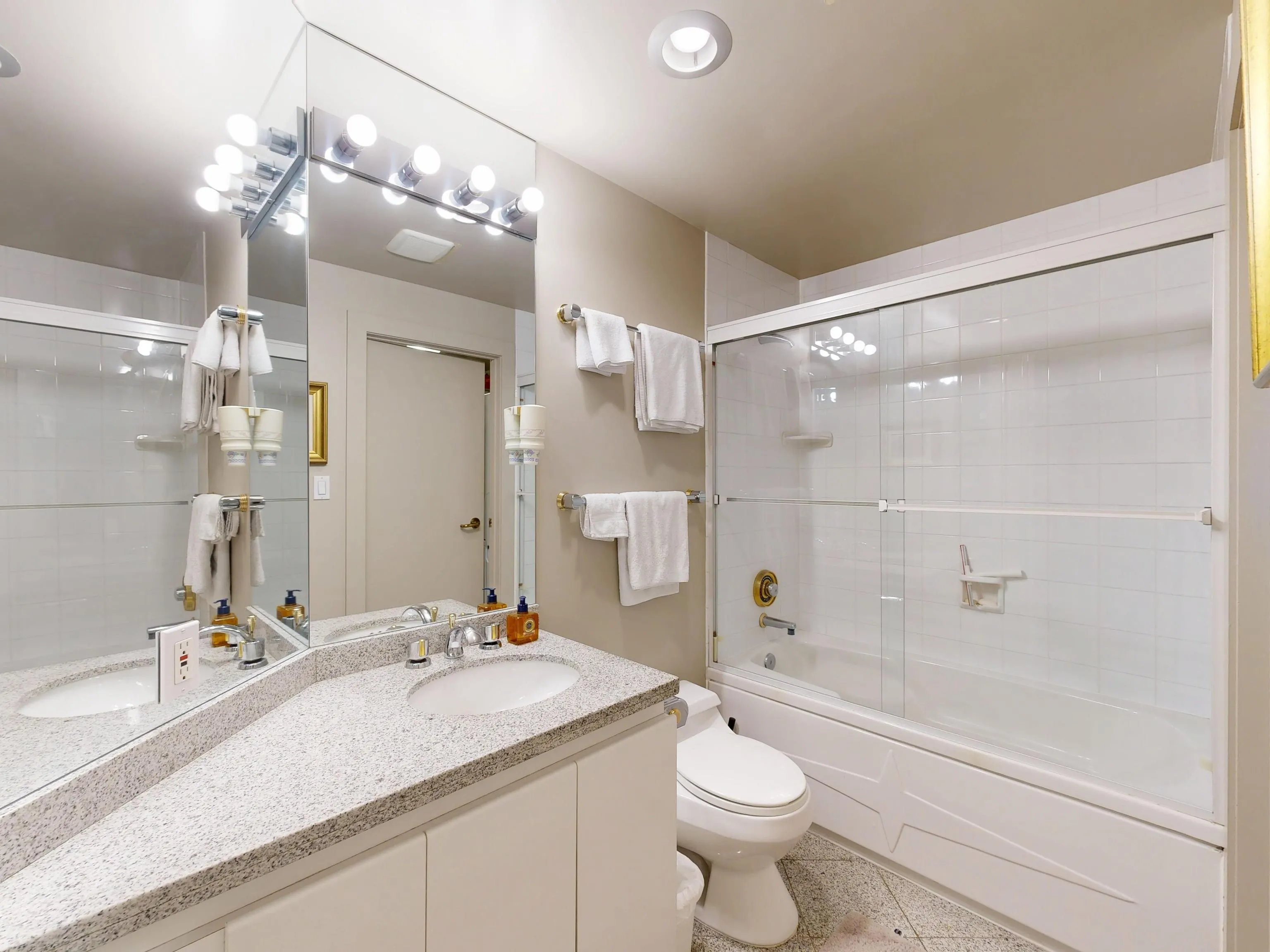 301 1888 Alberni Street