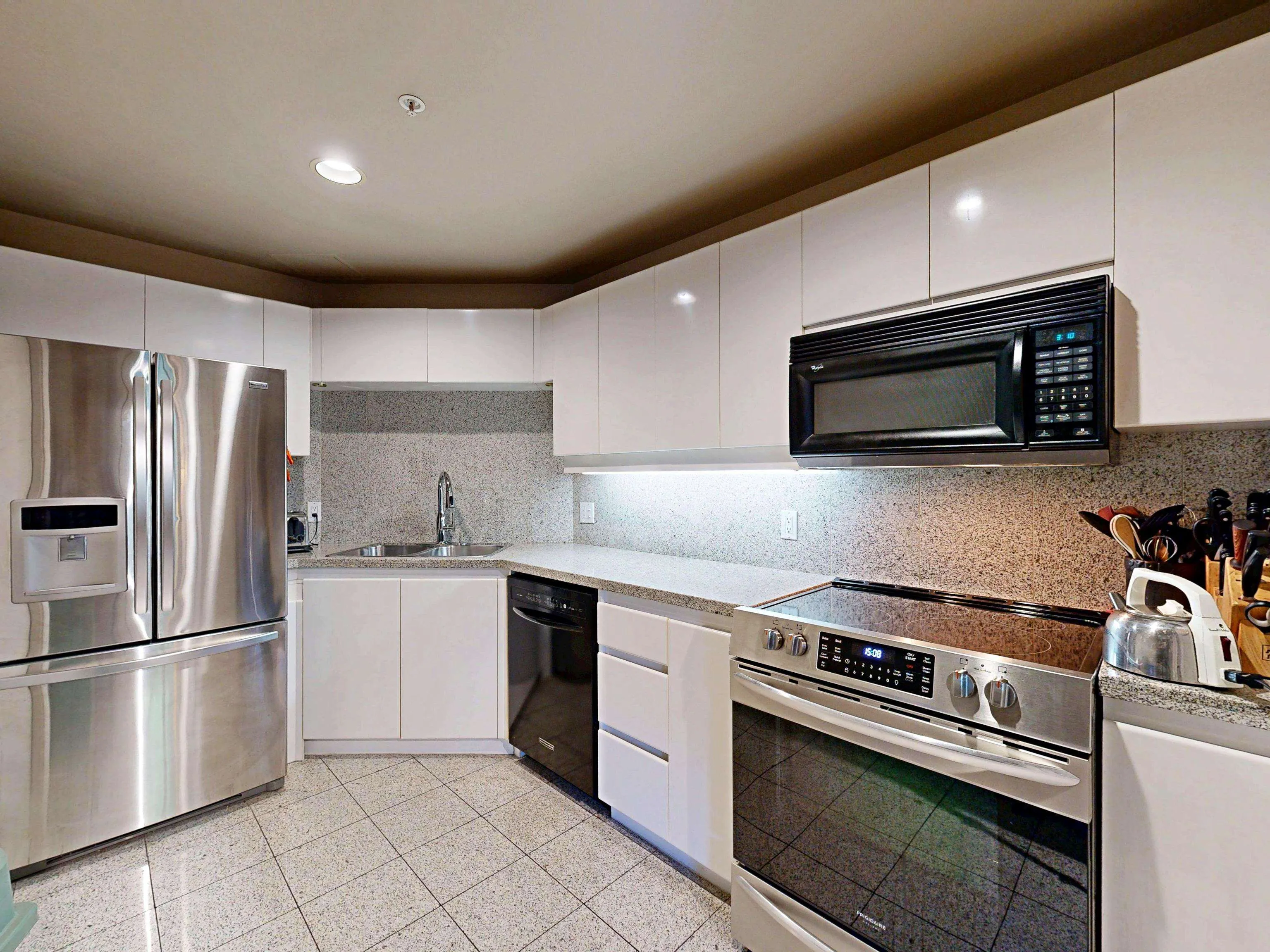 301 1888 Alberni Street