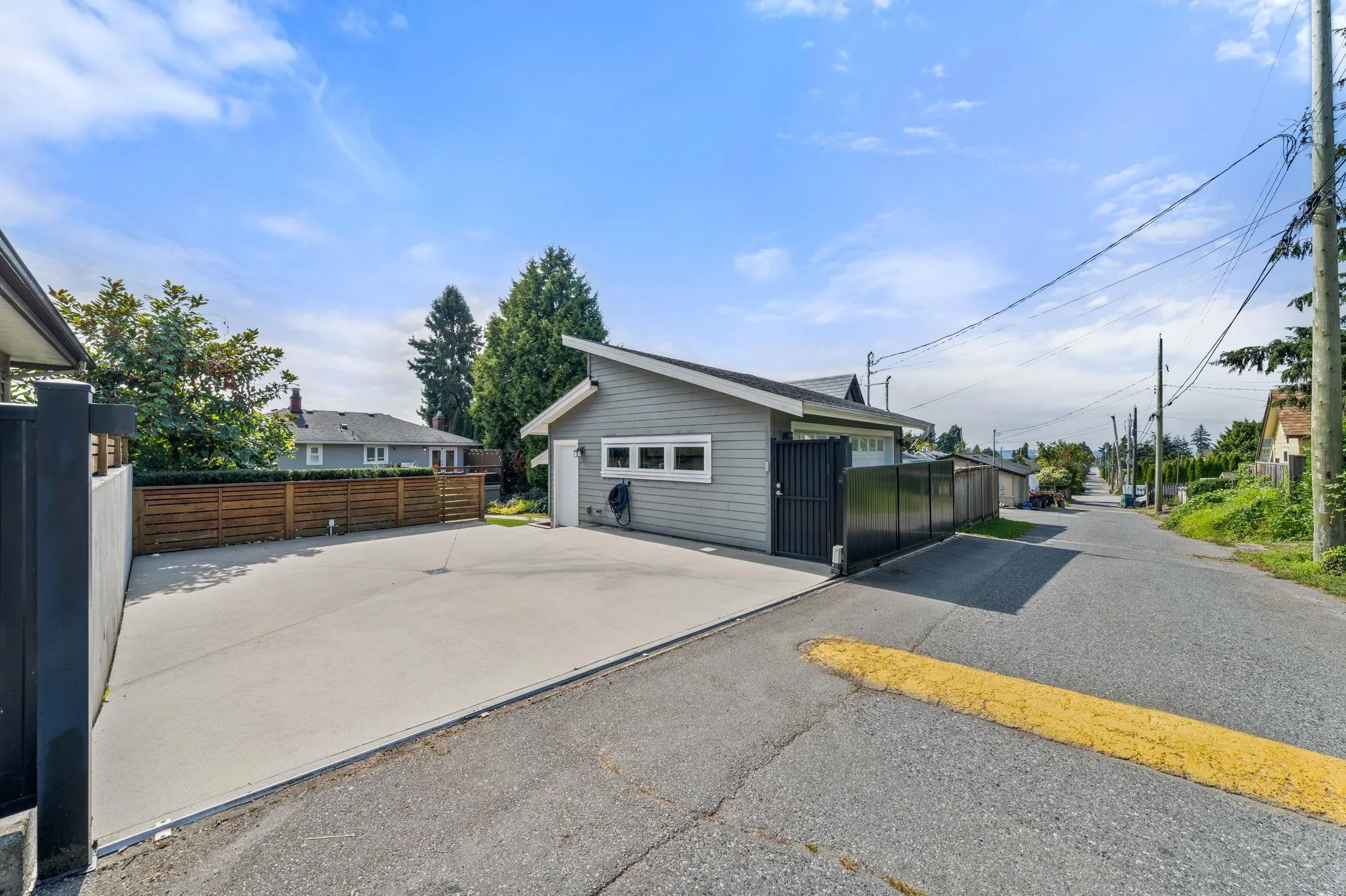 728 E 6th Street