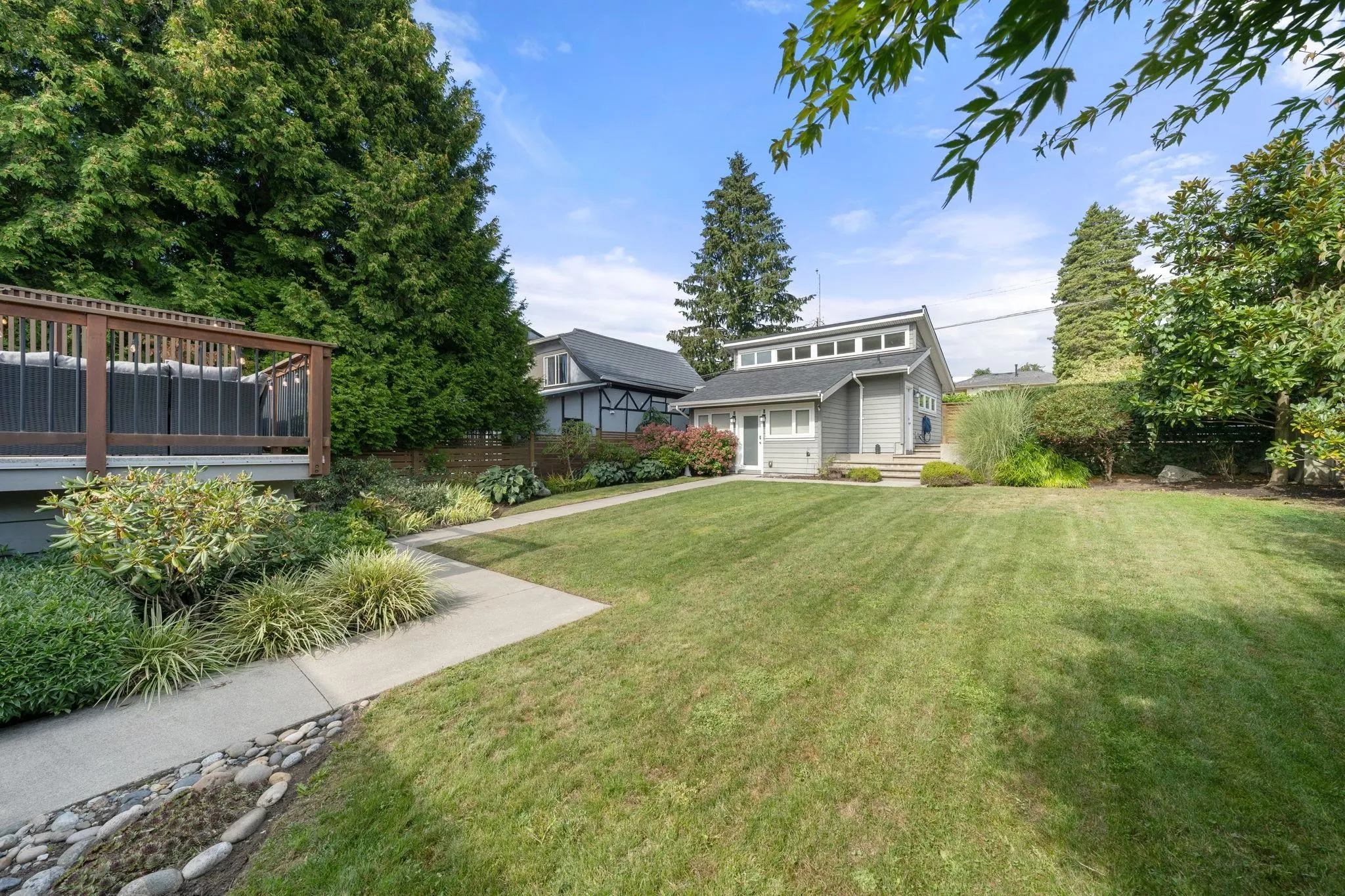 728 E 6th Street