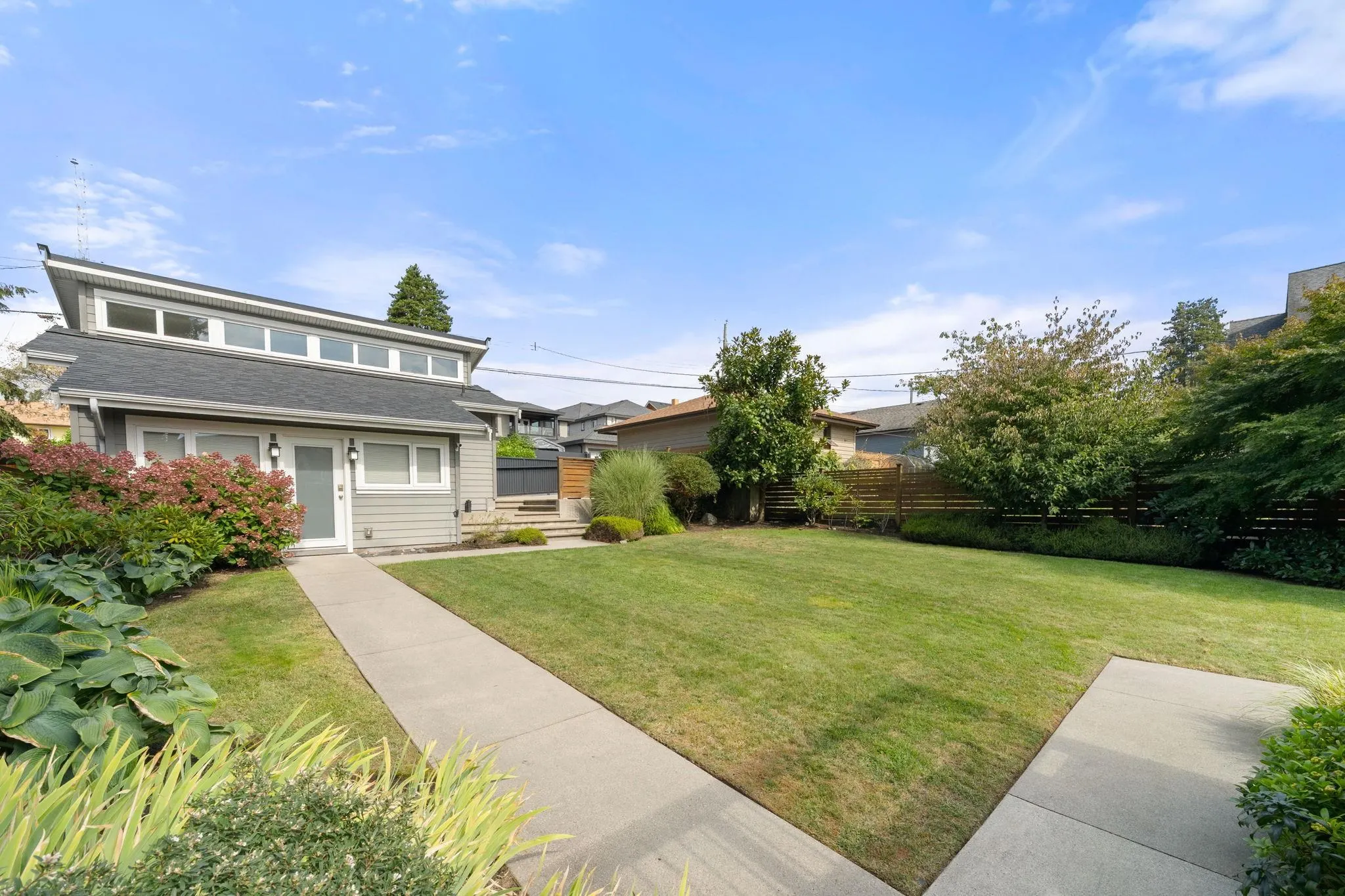 728 E 6th Street