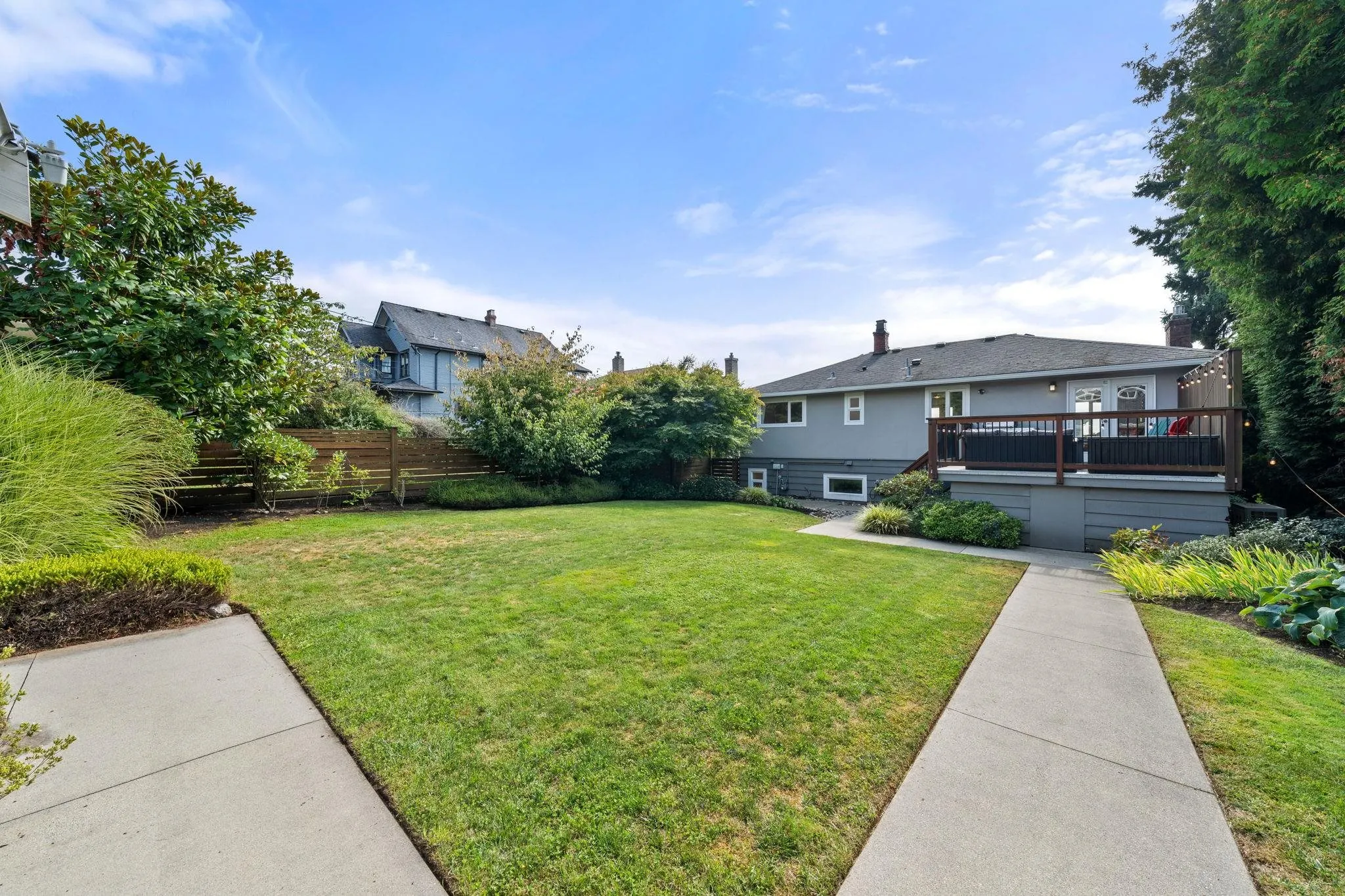 728 E 6th Street