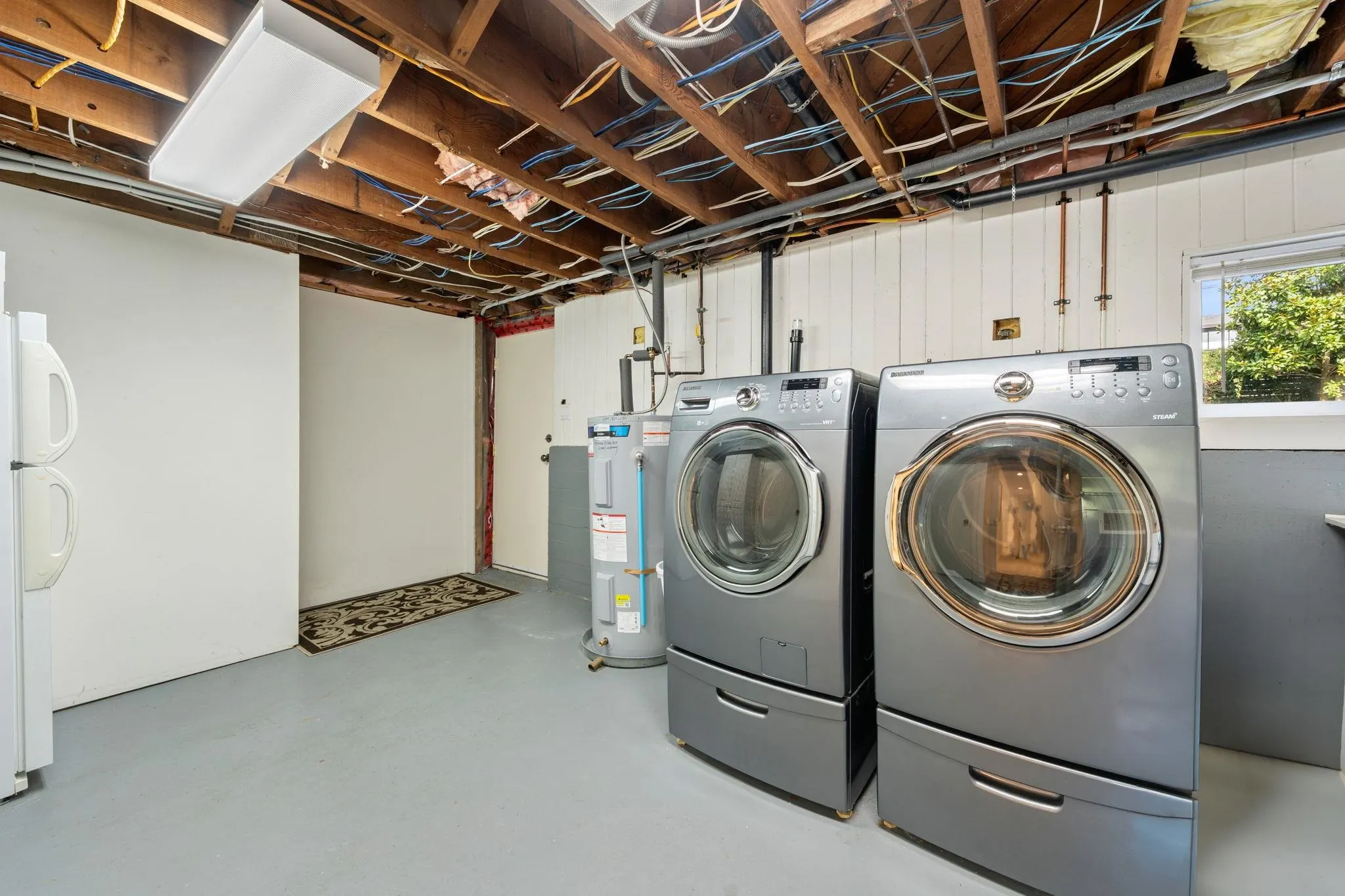 728 E 6th Street