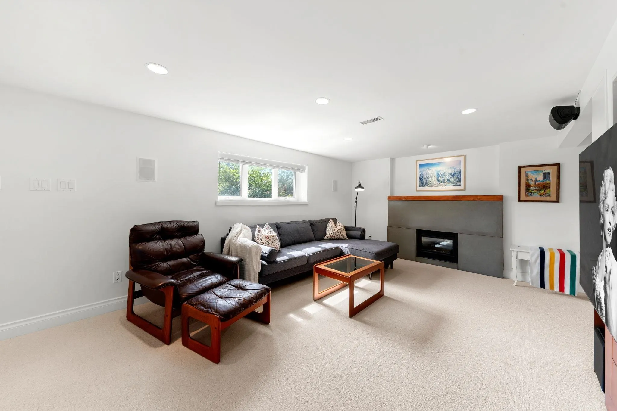 728 E 6th Street