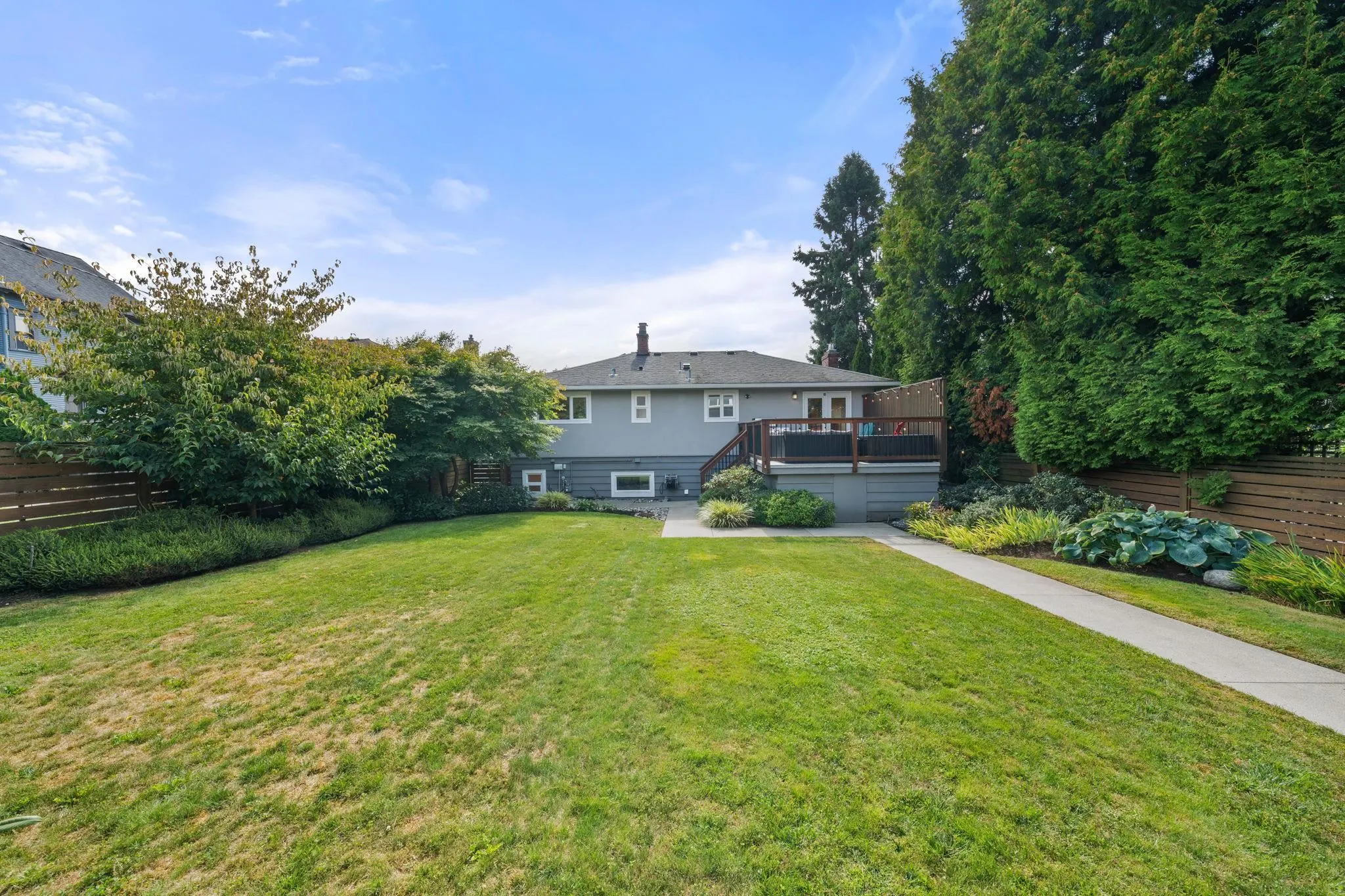 728 E 6th Street