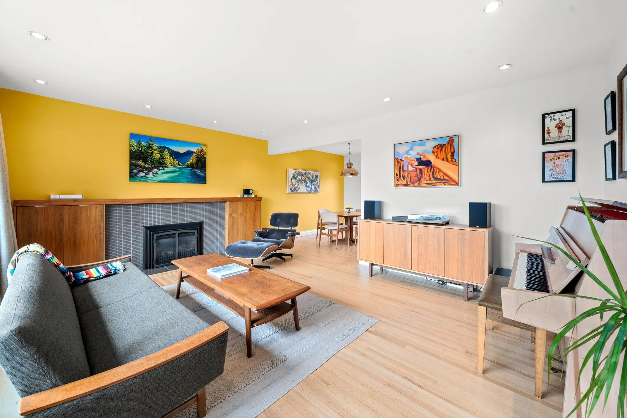 728 E 6th Street
