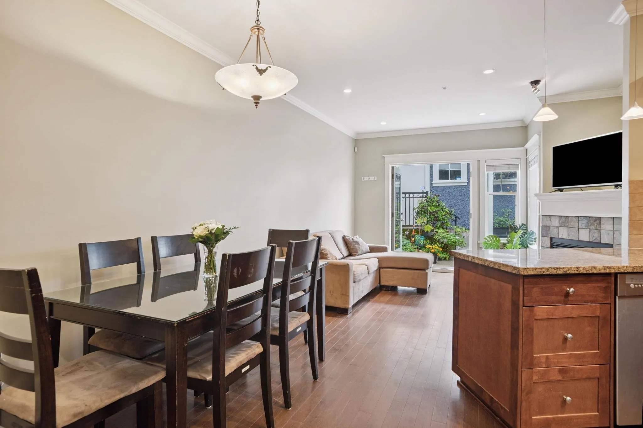 49 E 13th Avenue