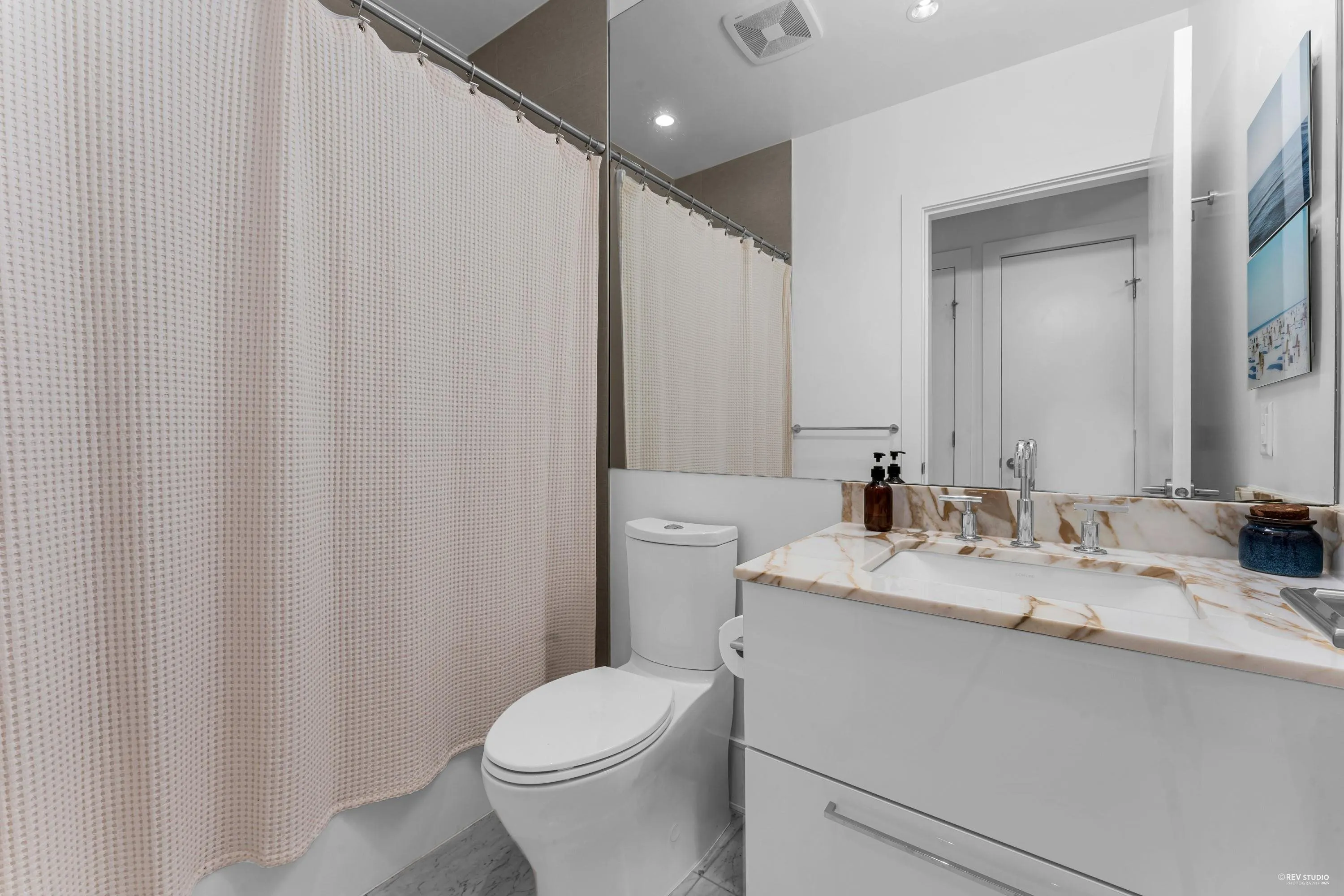 203 1500 Martin Street