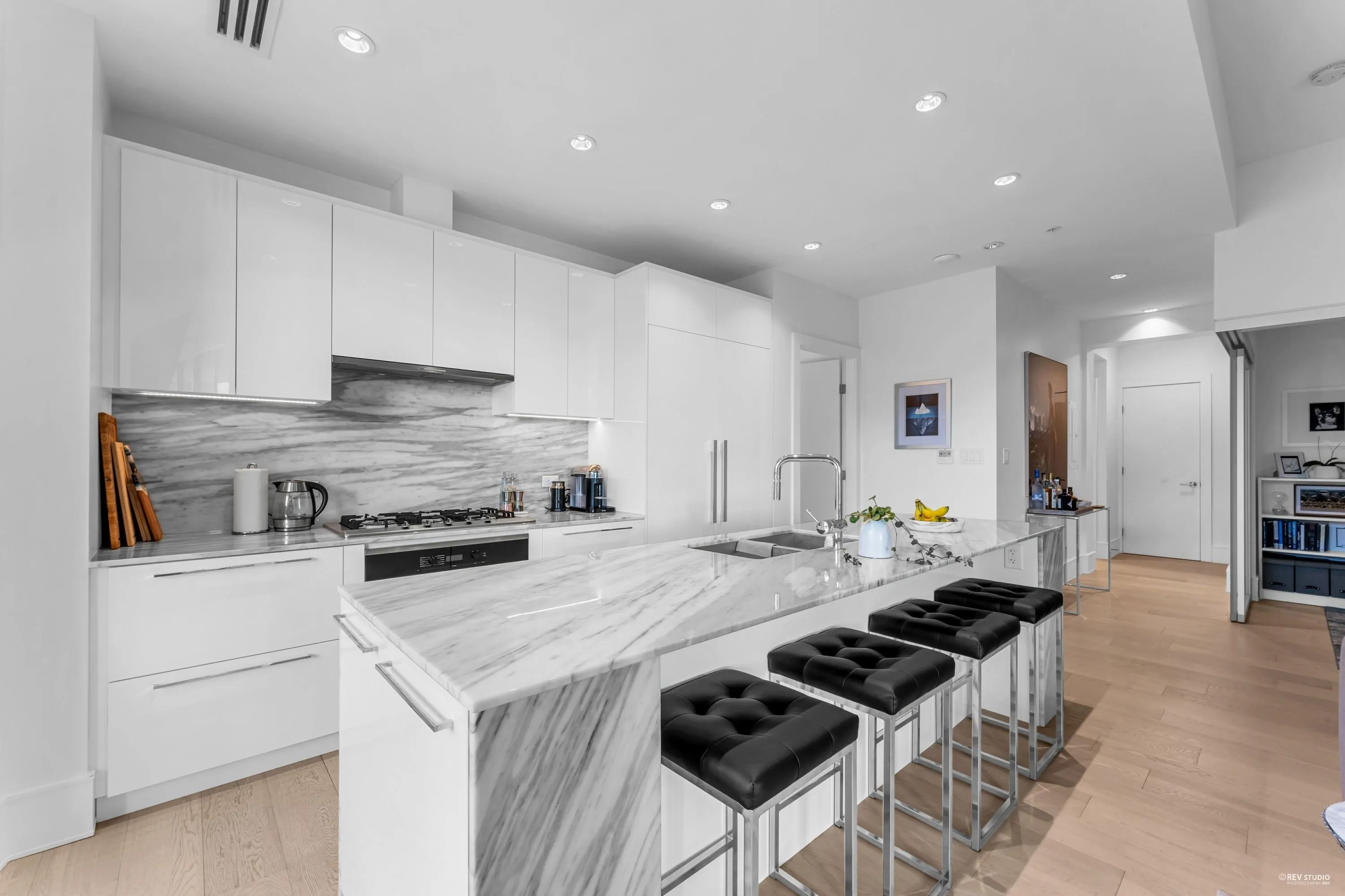 203 1500 Martin Street