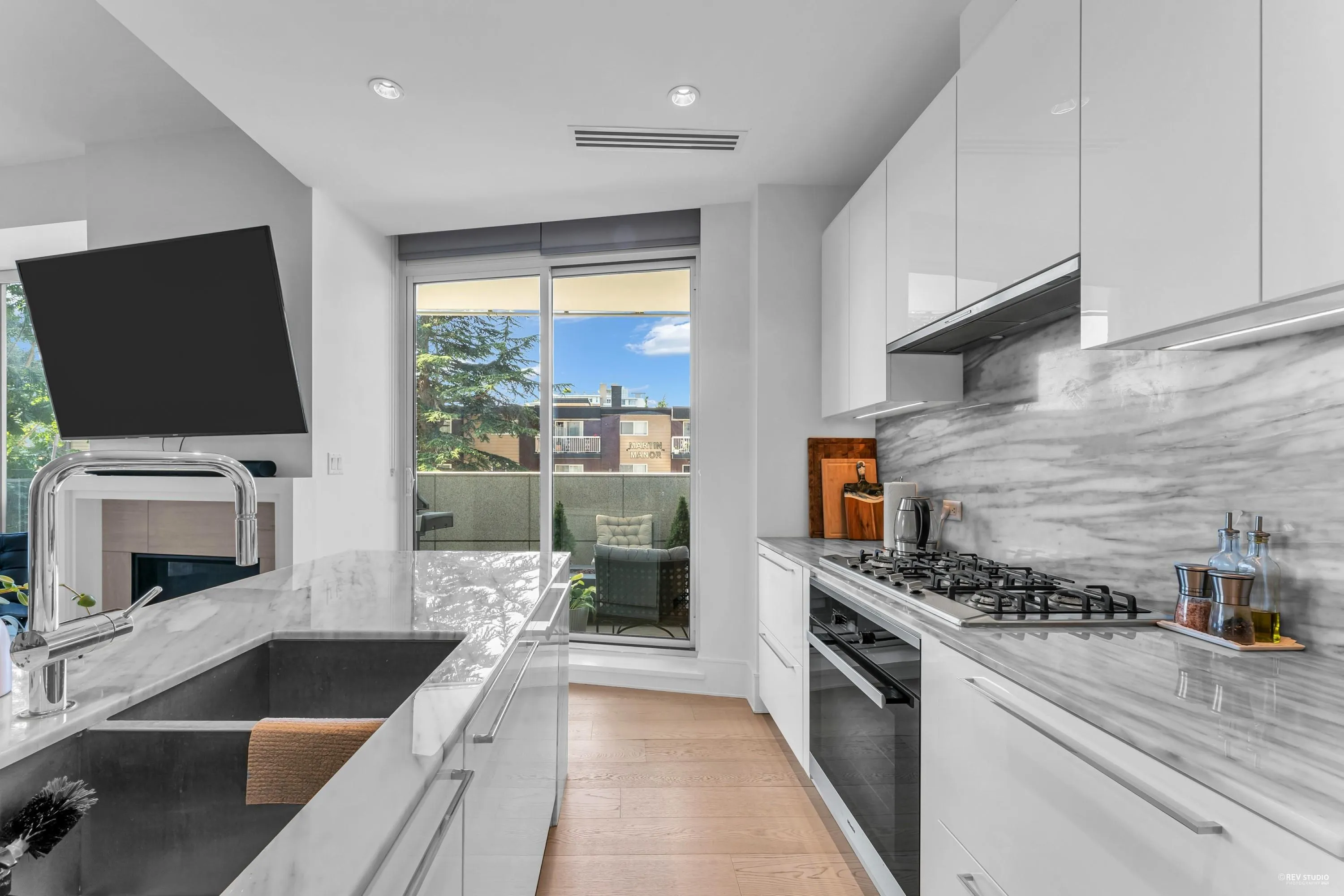 203 1500 Martin Street