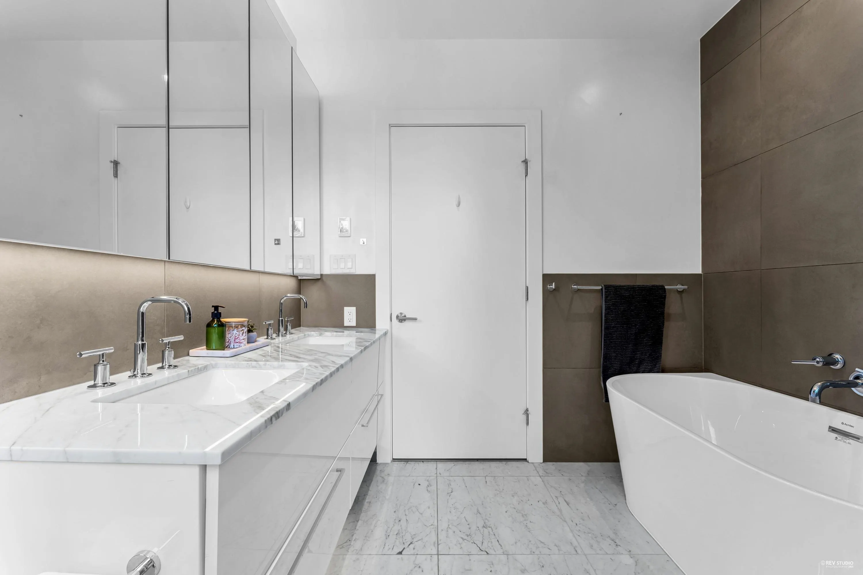 203 1500 Martin Street