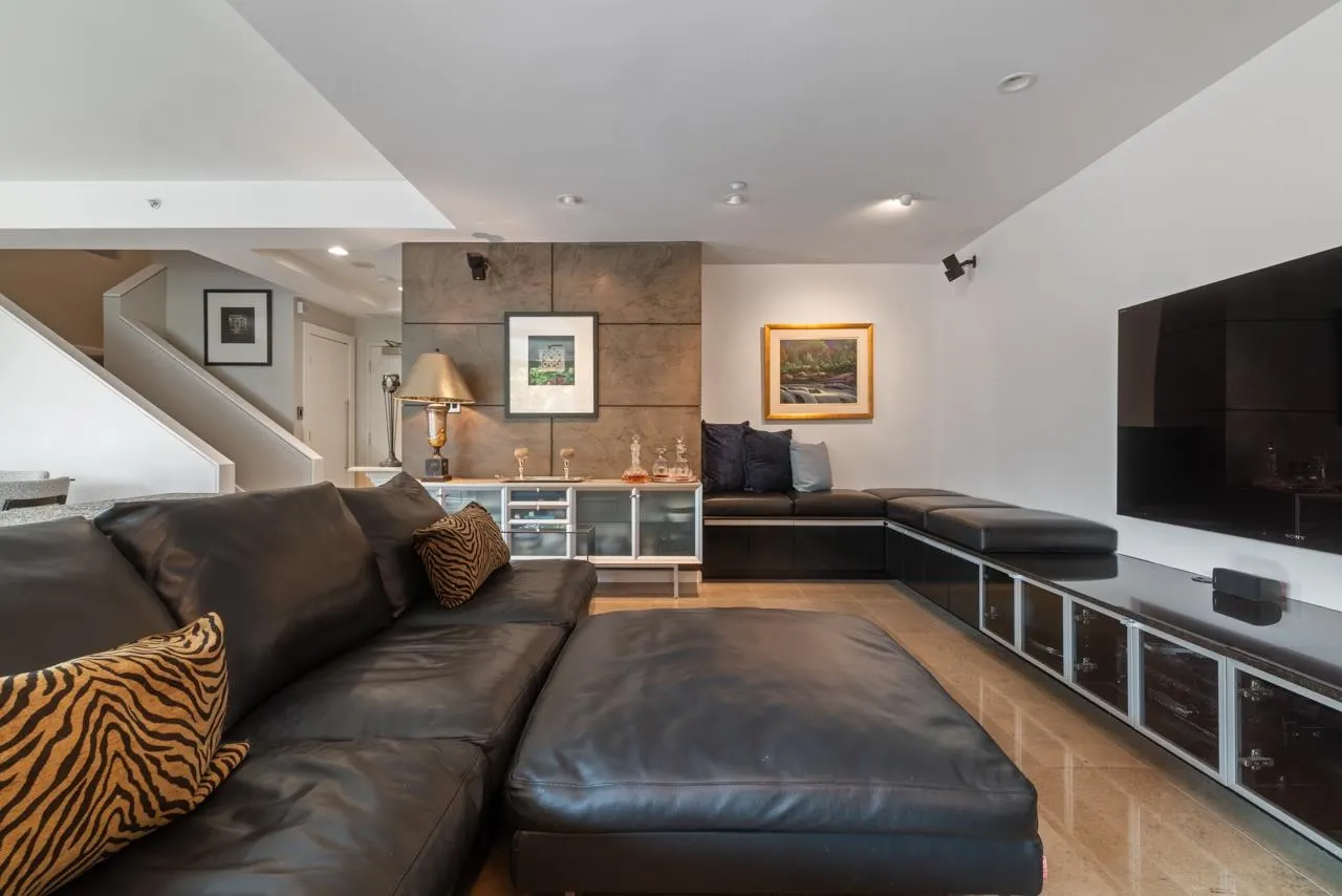 102 1717 Bayshore Drive