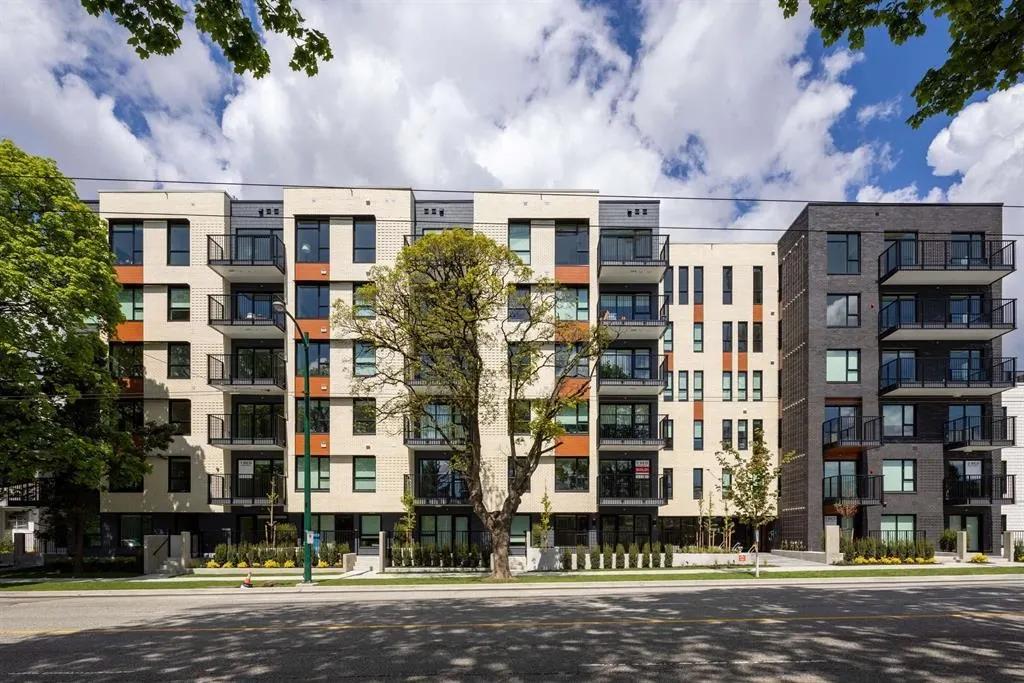 401 2235 E Broadway