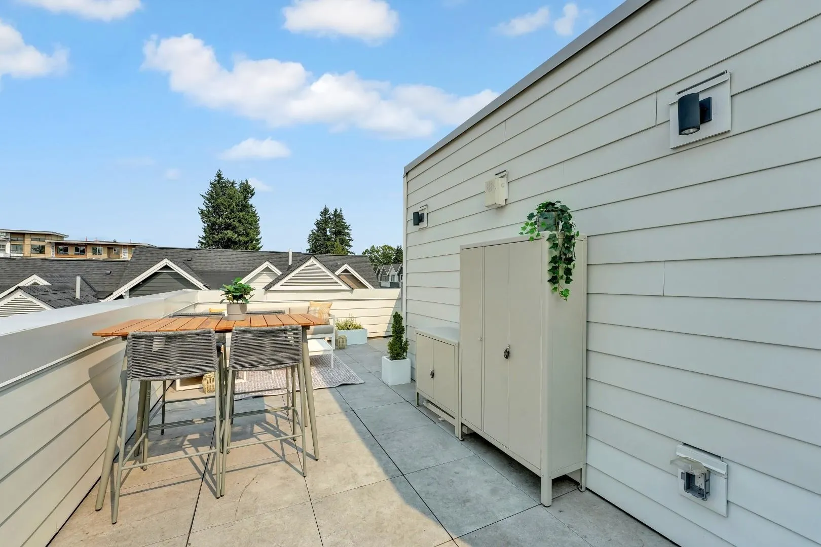207 678 Fairview Street