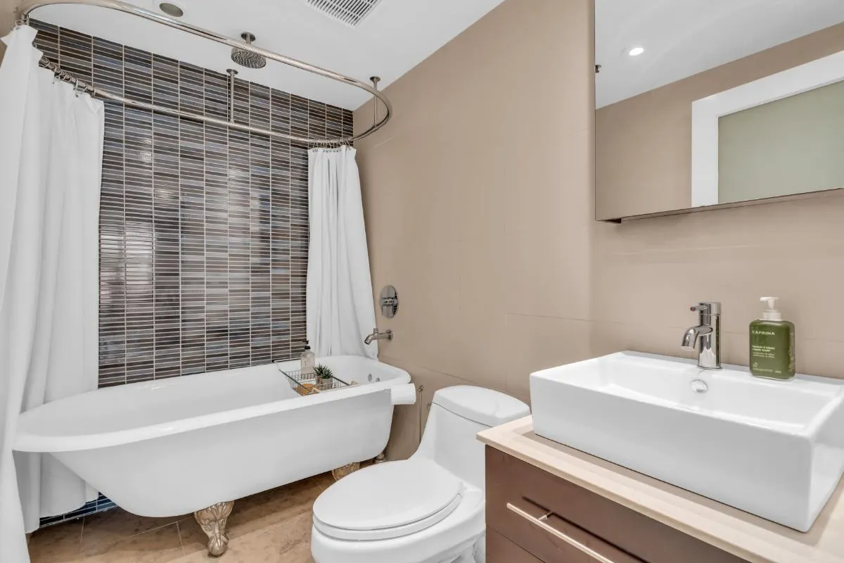 211&212 1529 W 6th Avenue