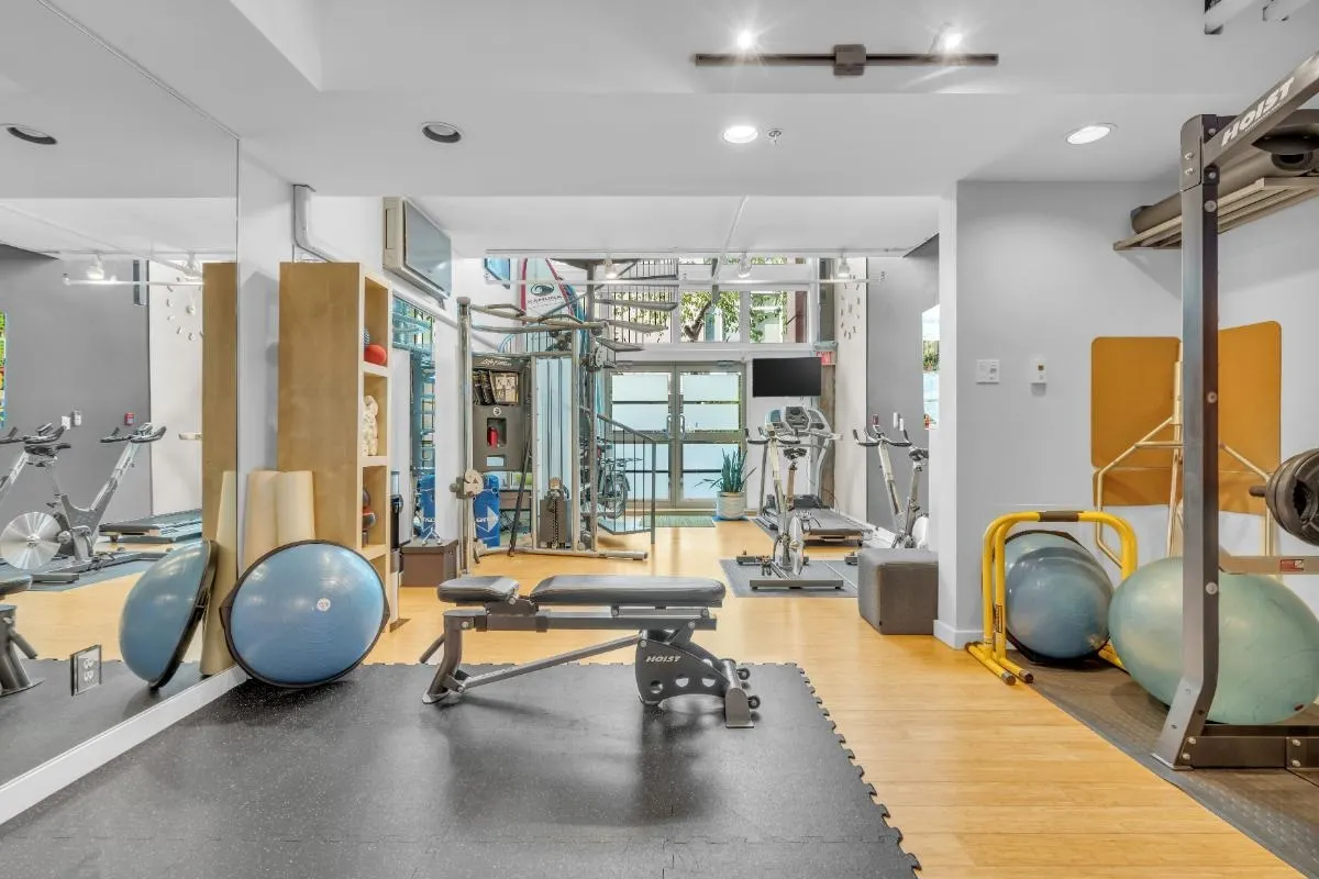 211&212 1529 W 6th Avenue