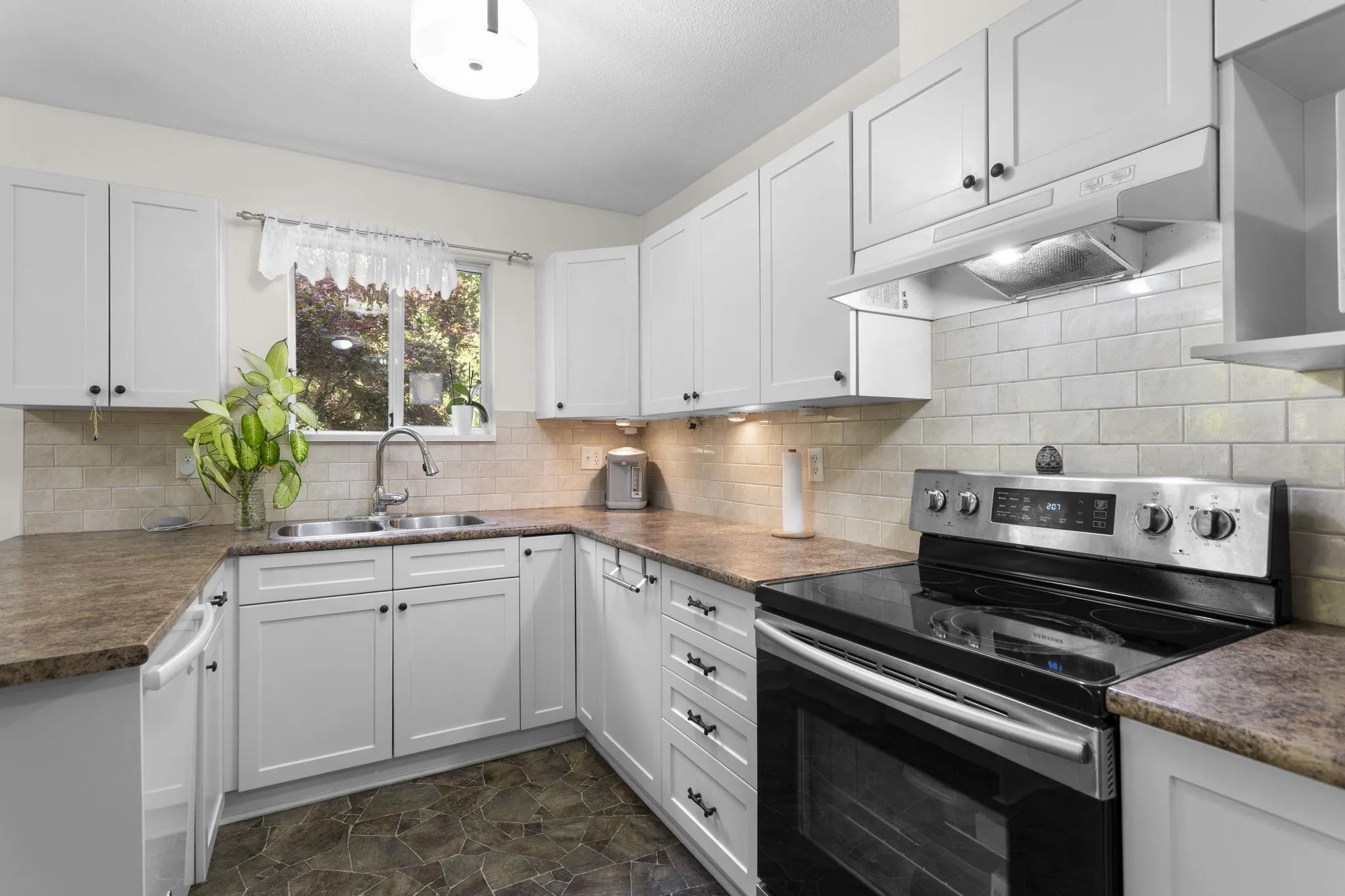 105 19142 122 Avenue