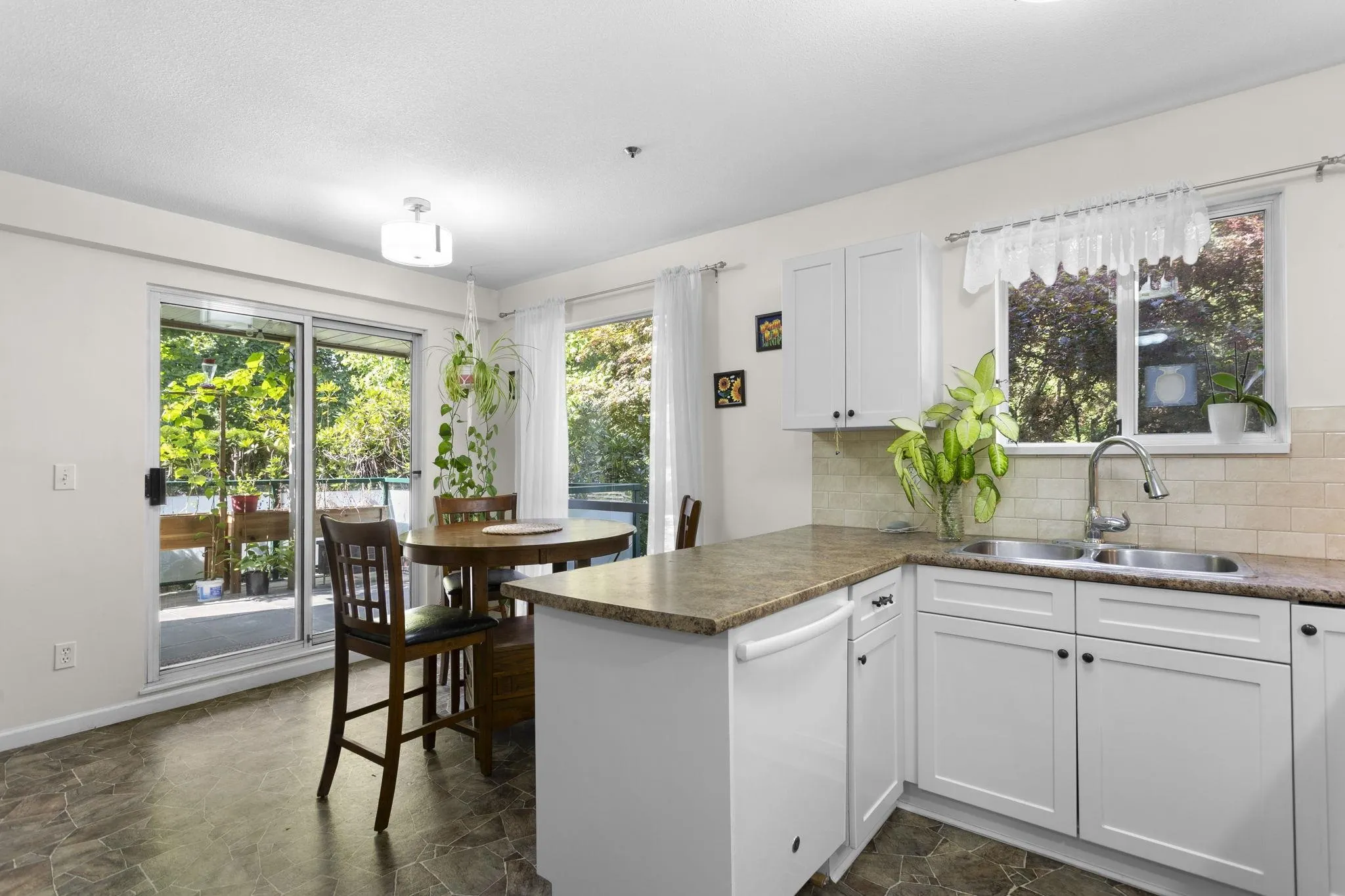 105 19142 122 Avenue