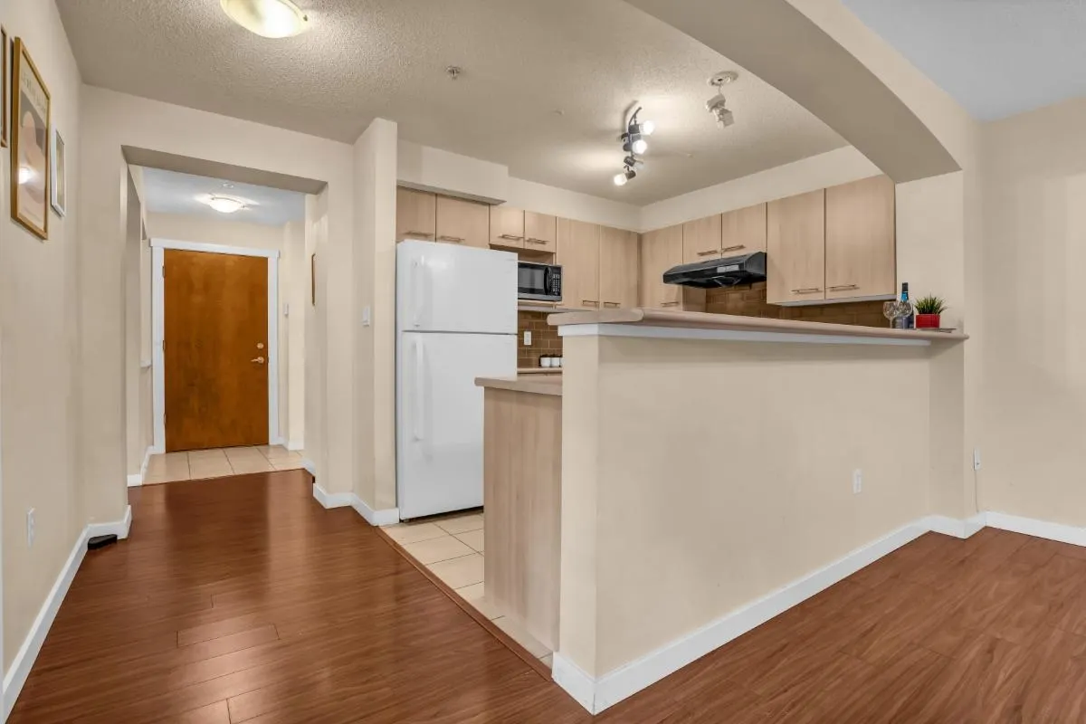2102 5113 Garden City Road